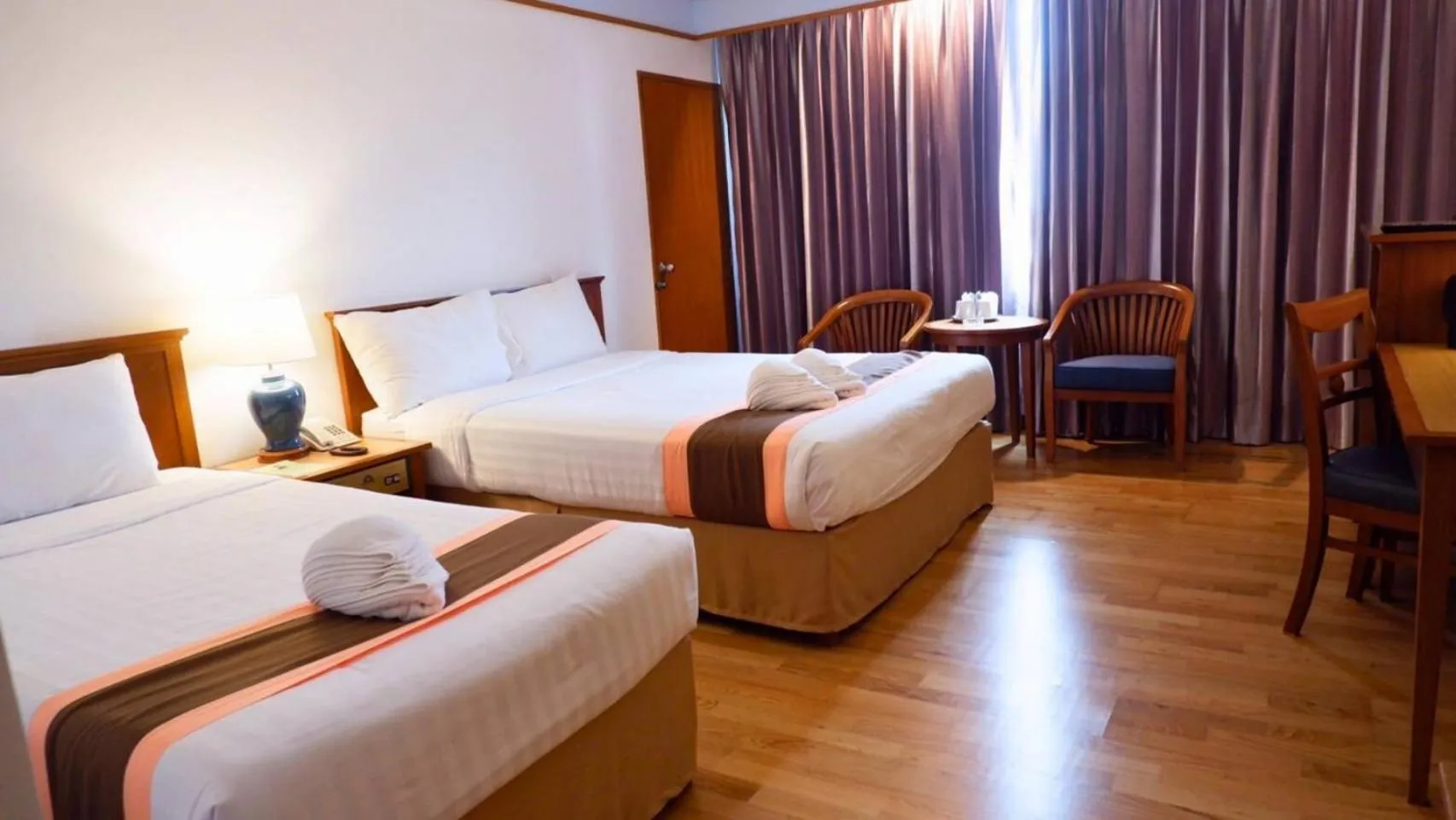 Deluxe Triple Room in Diamond Plaza Hotel