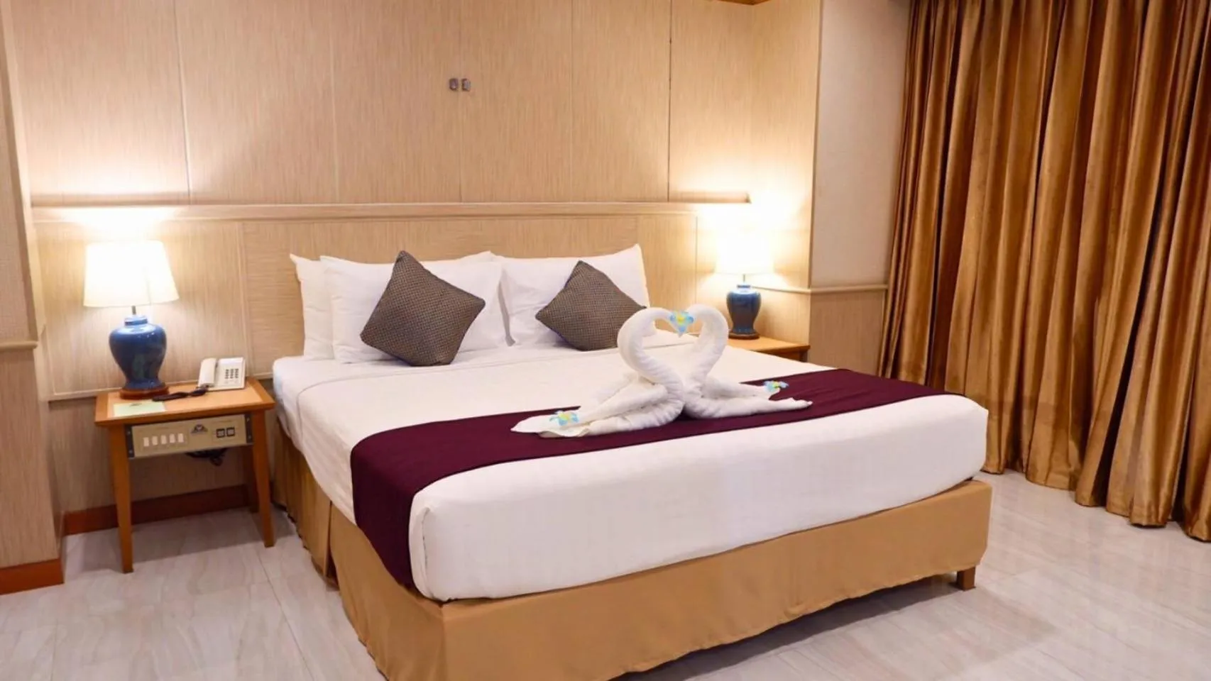 Presidential Suite in Diamond Plaza Hotel