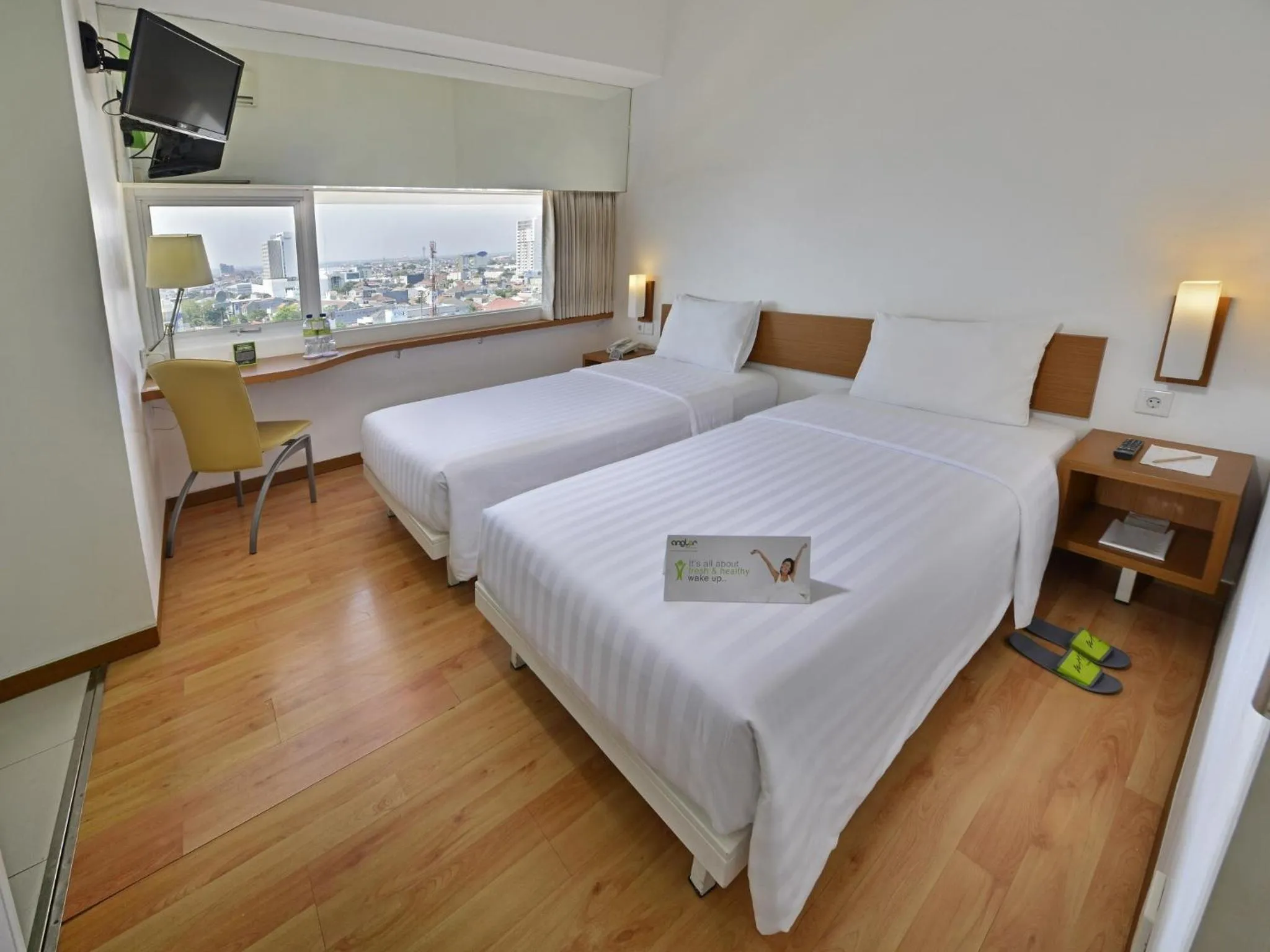 Superior Twin Room in Whiz Hotel Pemuda Semarang