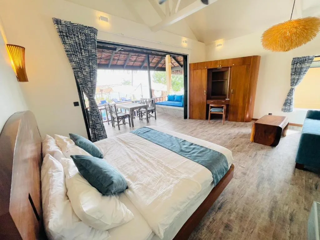 Villa with Sea View in Absolute Beachfront Resort