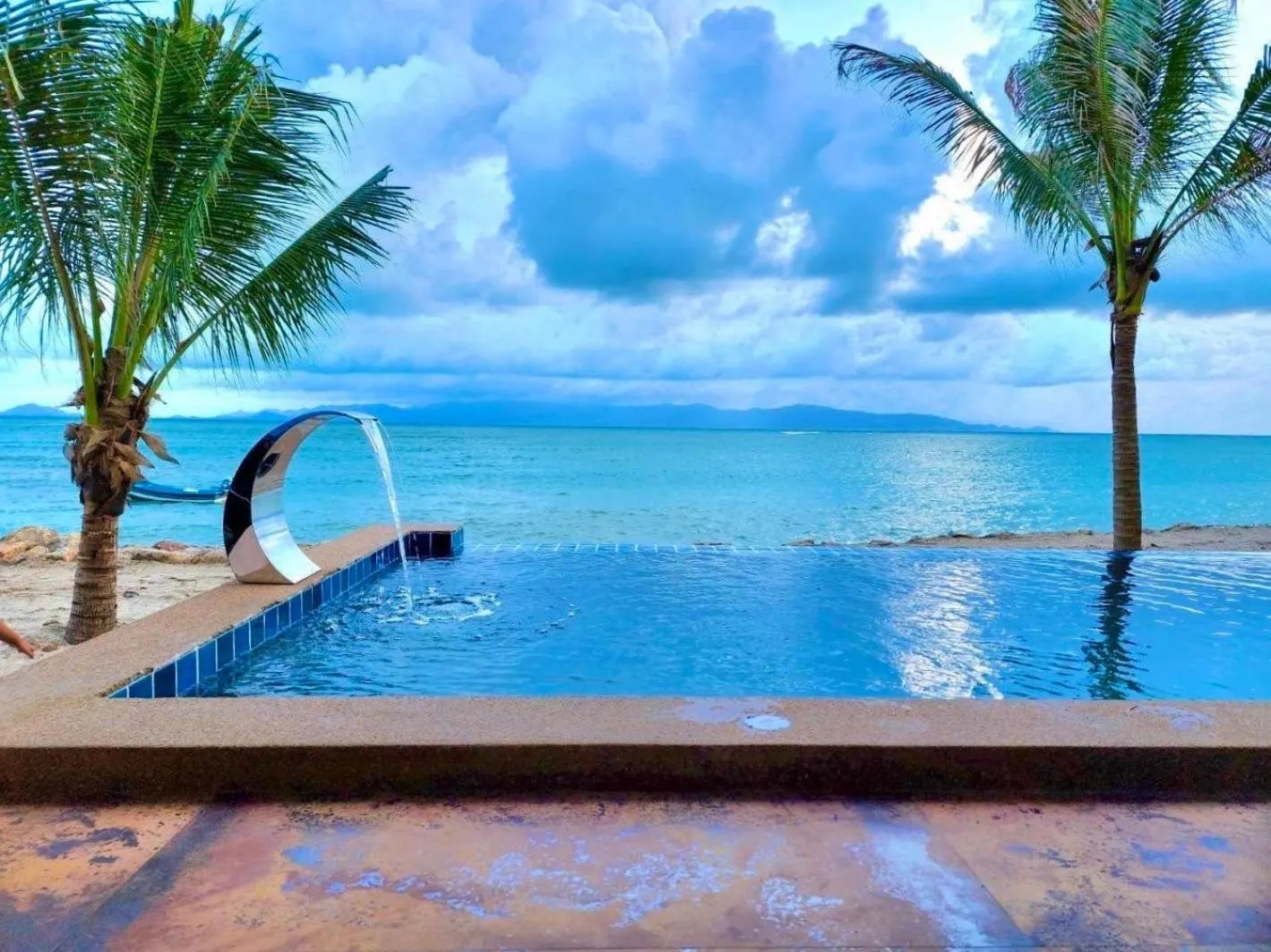 Villa with Private Pool in Absolute Beachfront Resort