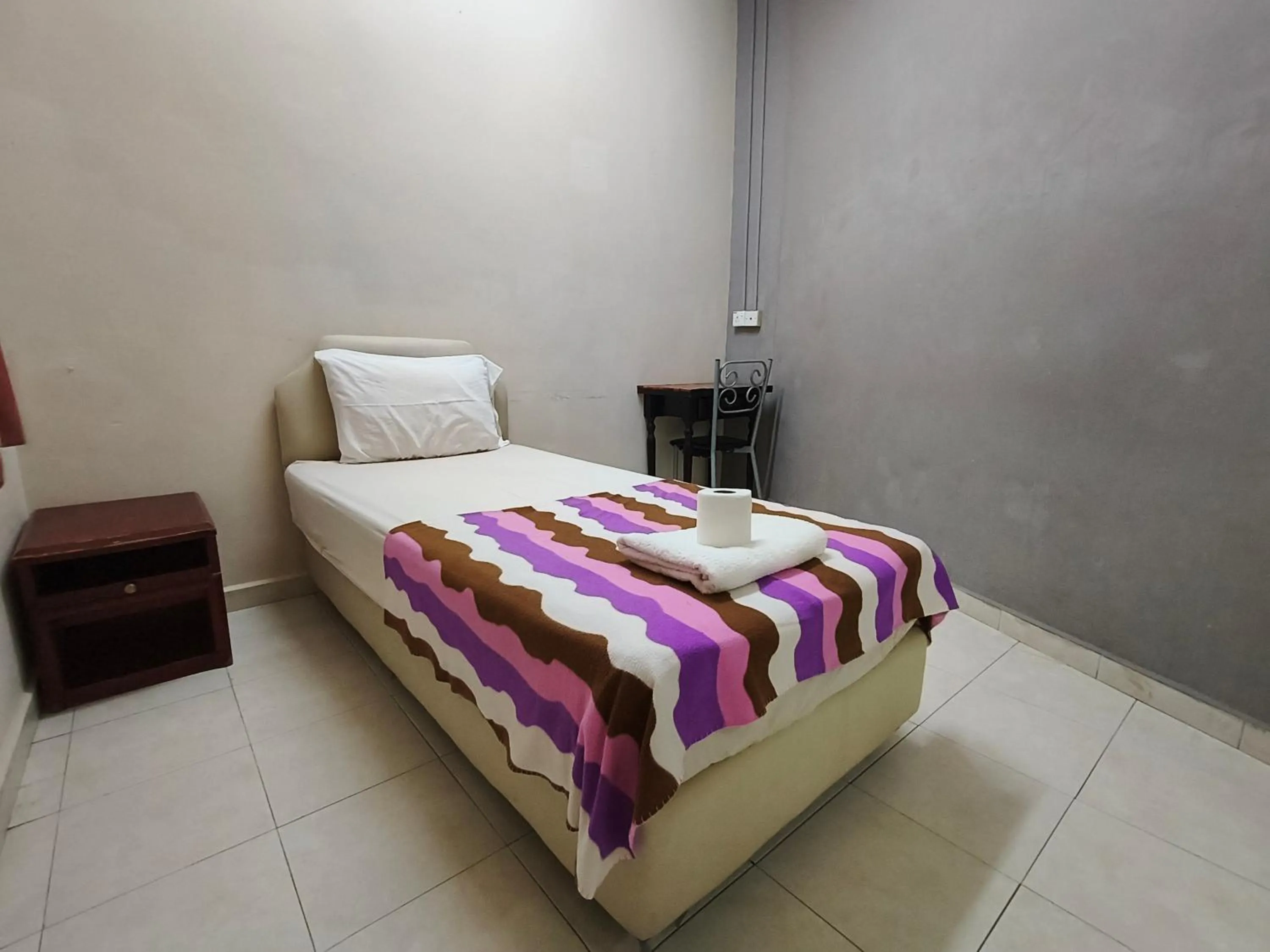 Single Room with Bathroom - single occupancy in Kota Lodge Guest House