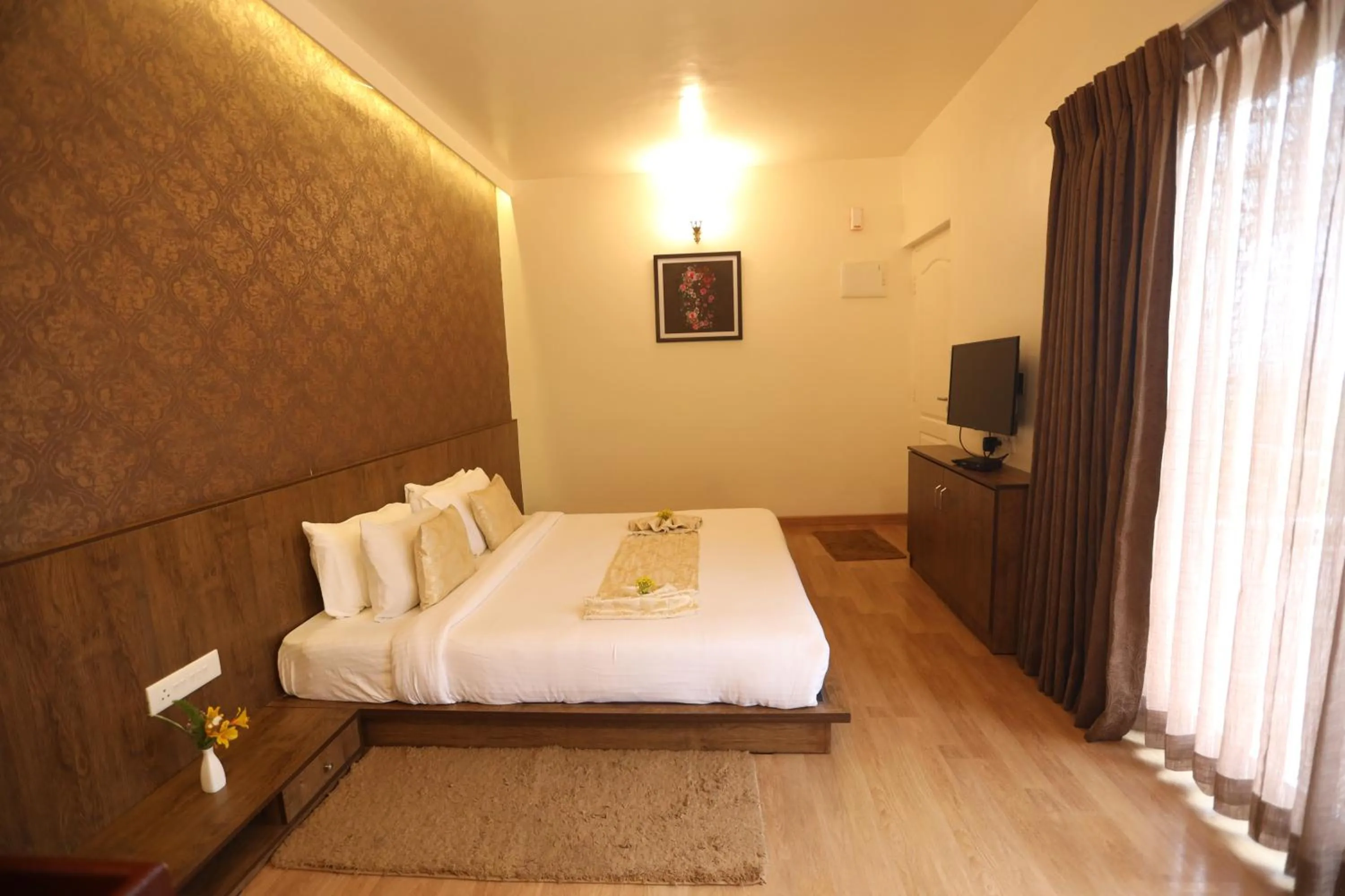 Premium Room 1st floor balcony with mountain view (2 Adults + 1 Child below 6 years) in Delightz Inn