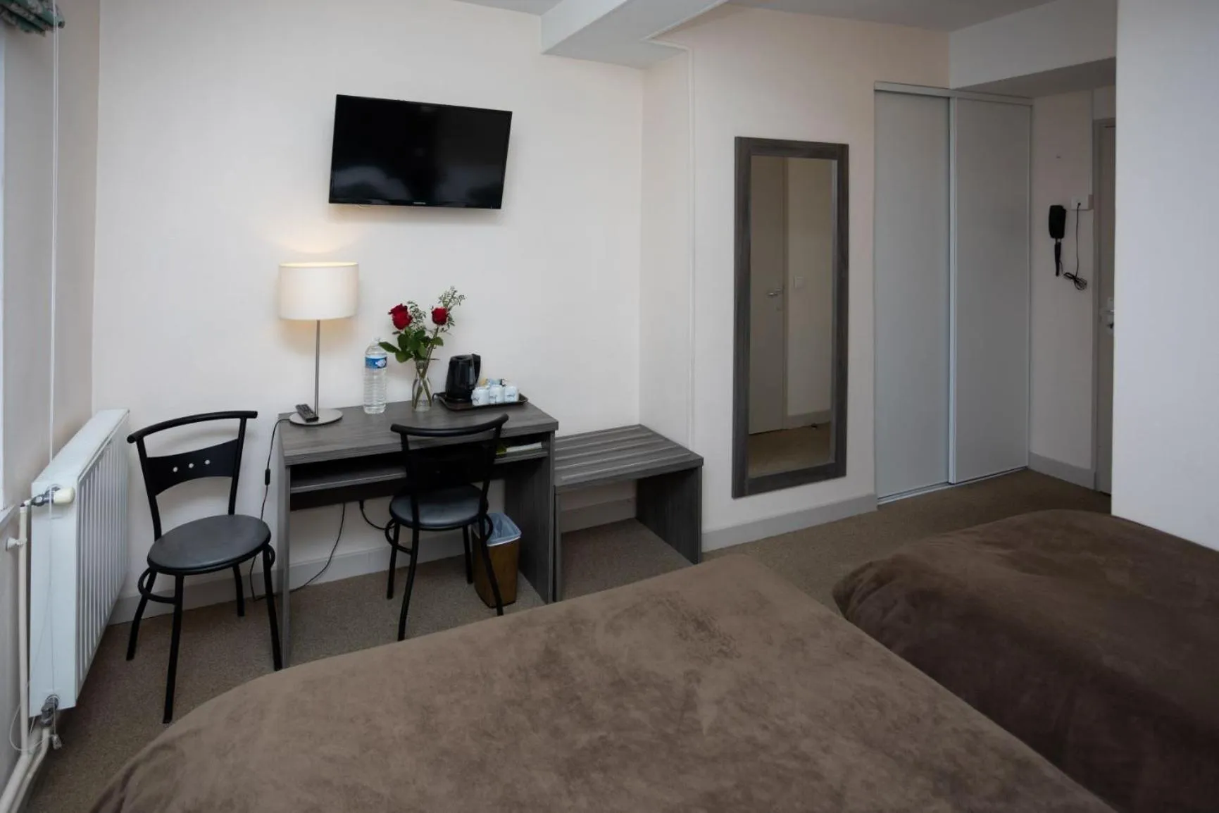 Triple Room in Logis-Hôtel & Restaurant LE CARNOT