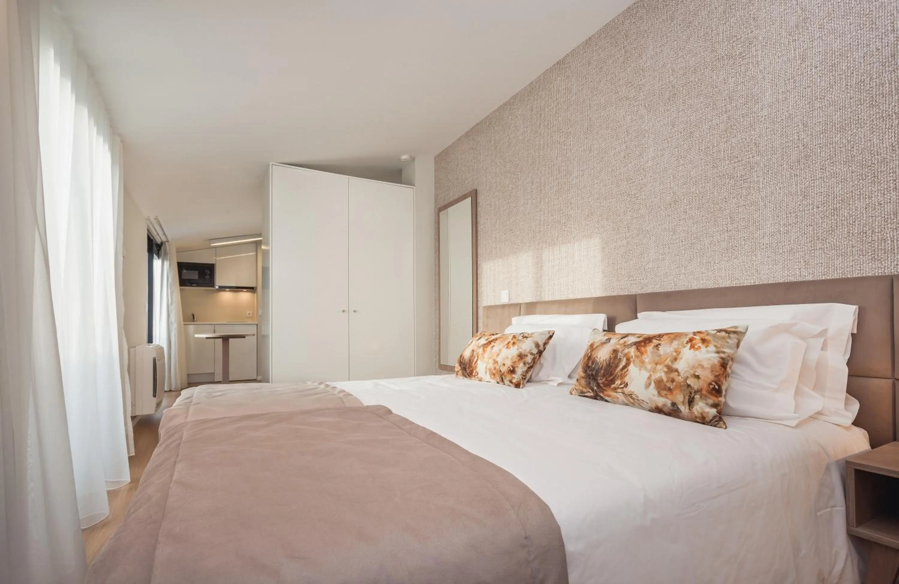 Studio Apartment in Essence Inn Marianos Hotel