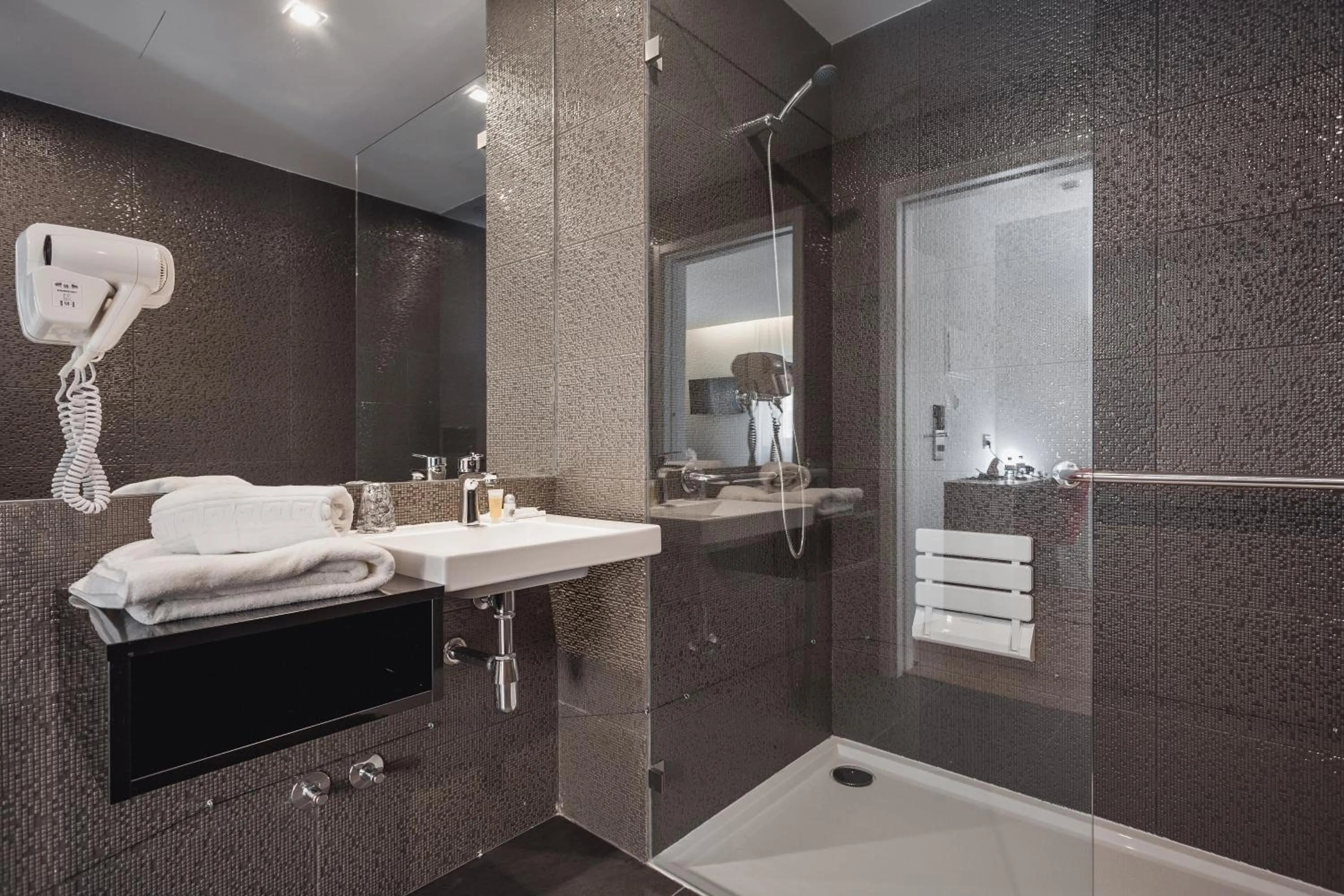 Double Room in Essence Inn Marianos Hotel