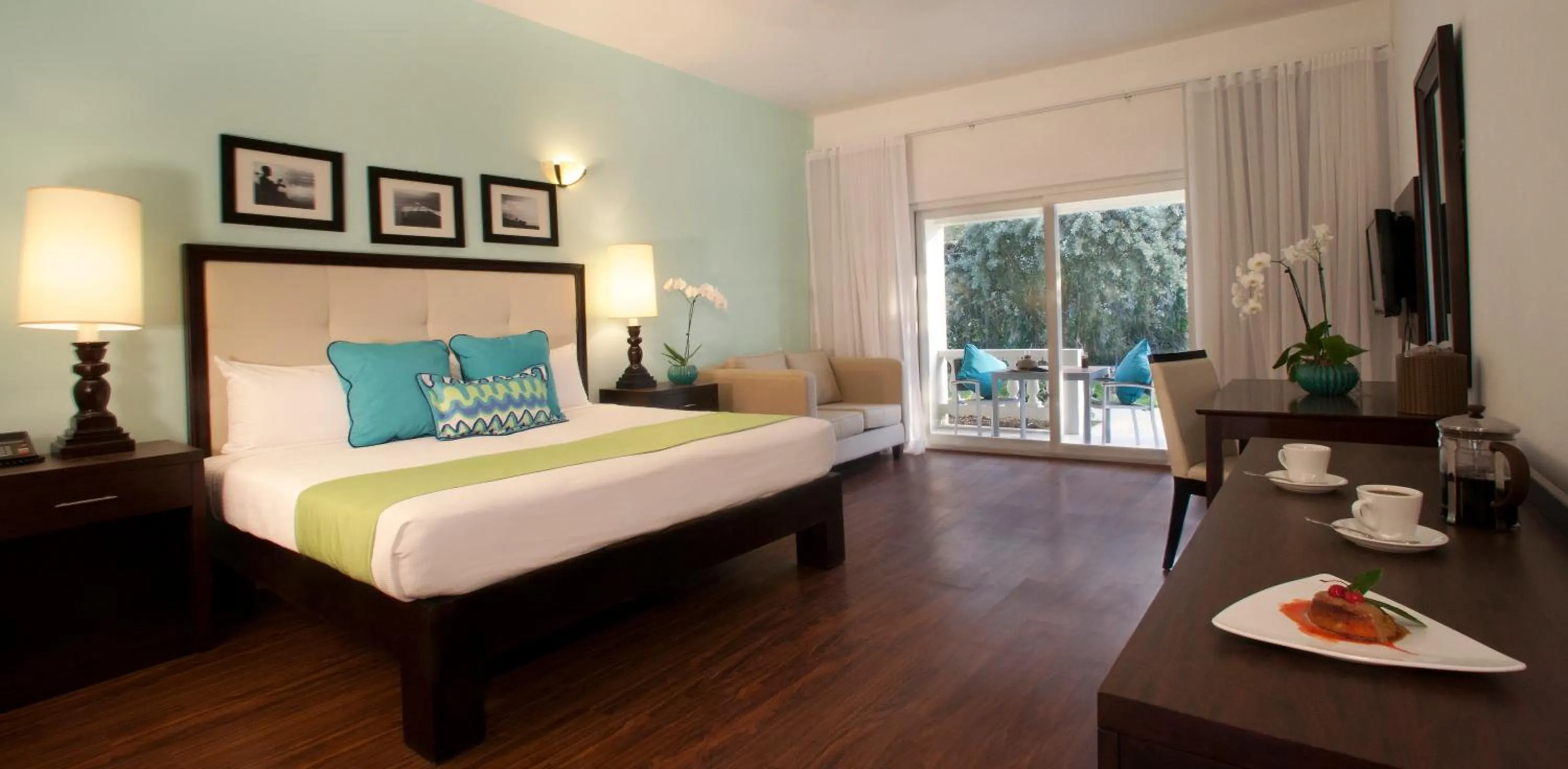 Deluxe Room - Ocean Front in Sandy Haven Resort