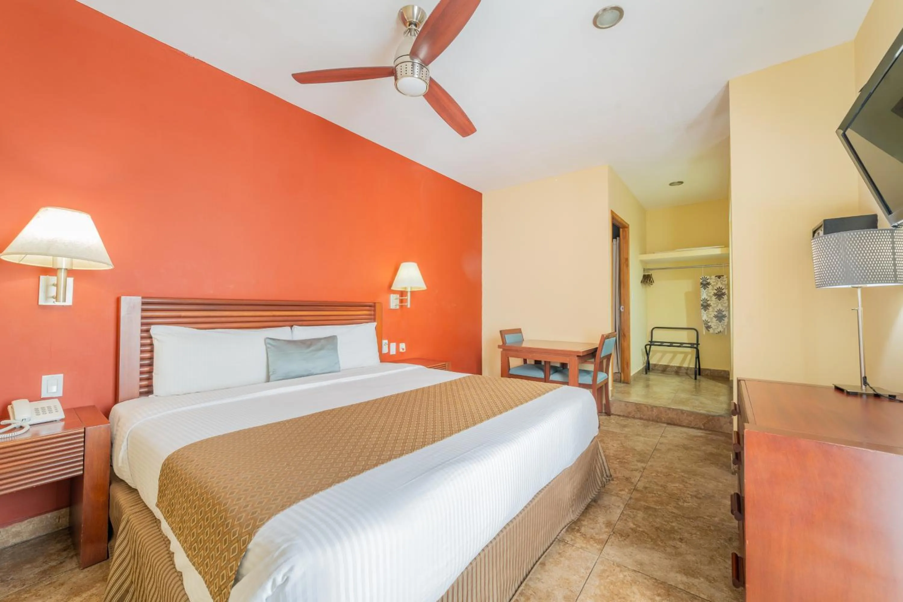 Superior King Room in Seven Crown La Paz Centro Historico