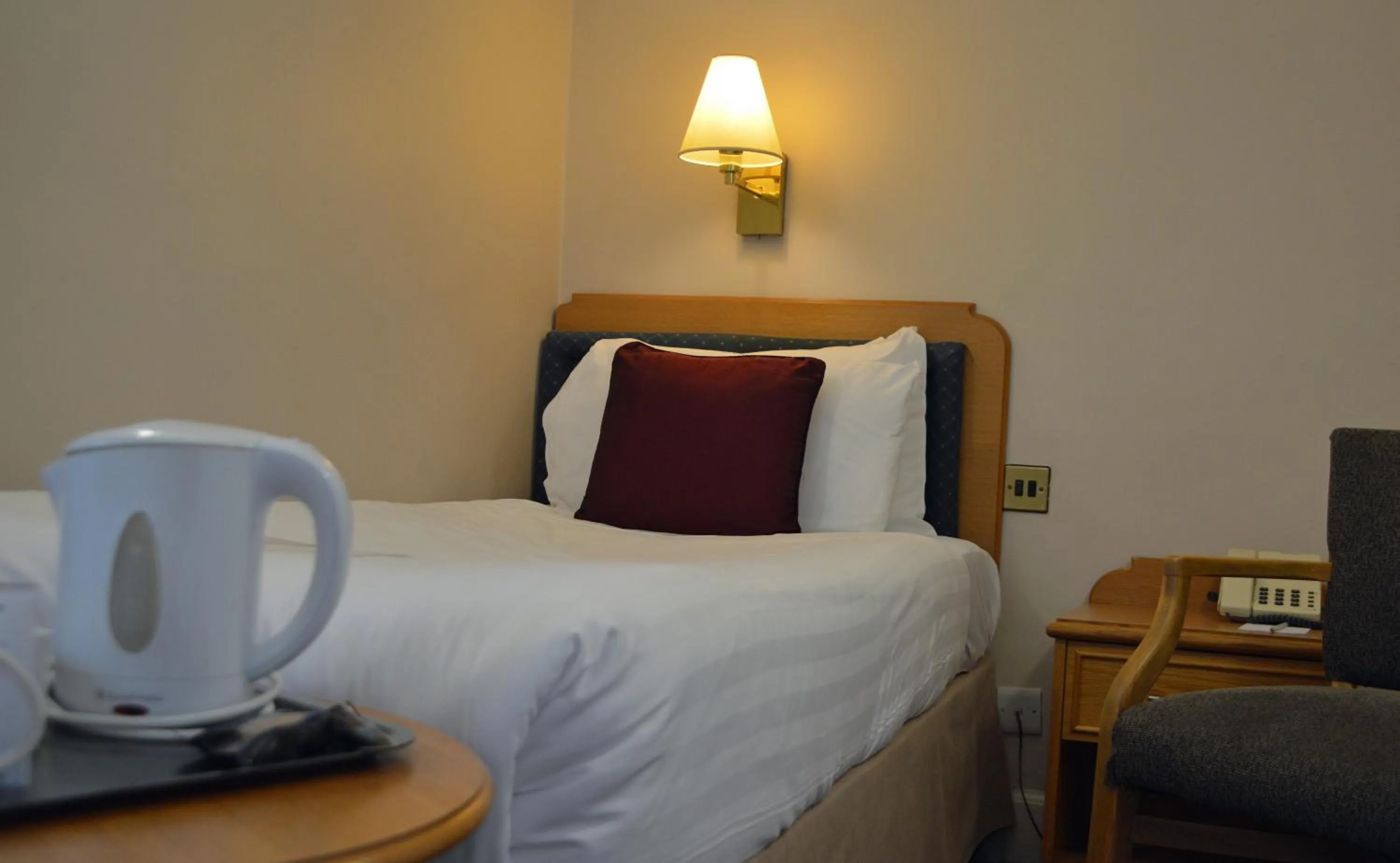 Small Single Room in Best Western Kings Manor