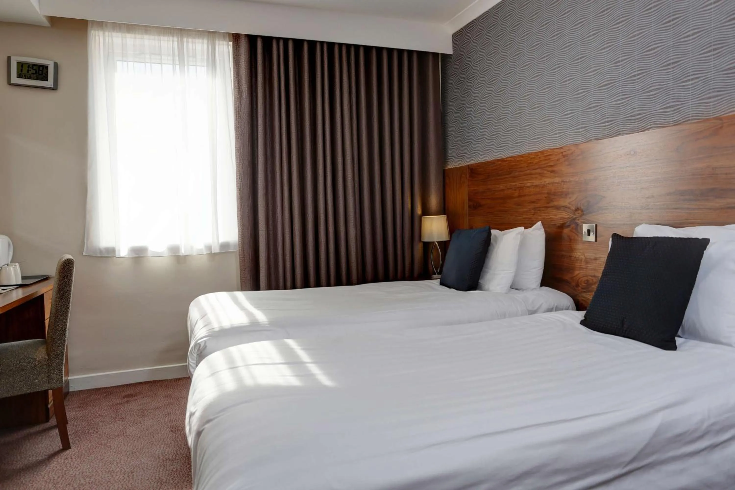 Standard Twin Room in Best Western Kings Manor