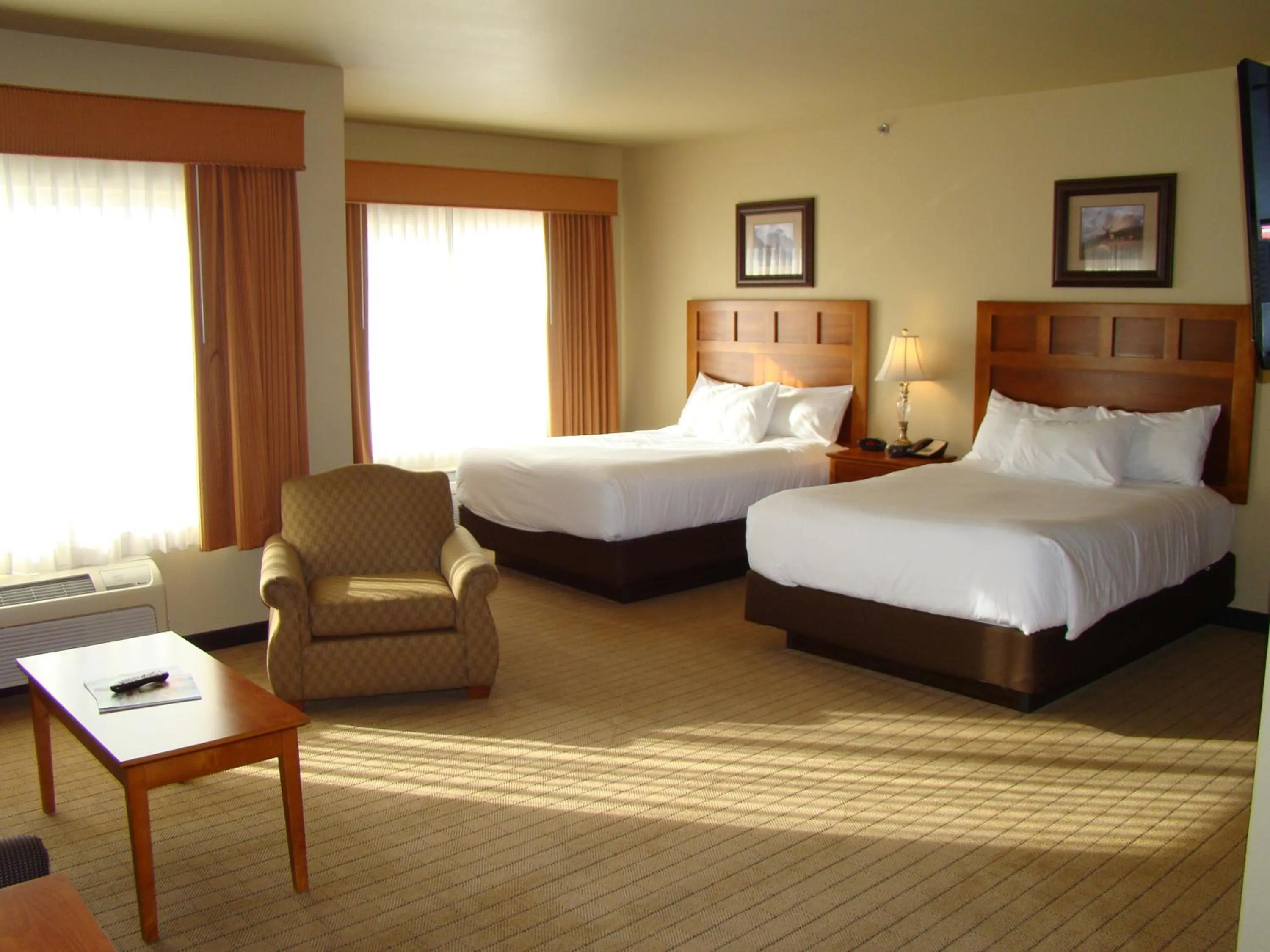 Deluxe Queen Suite with Two Queen Beds in StoneCreek Lodge