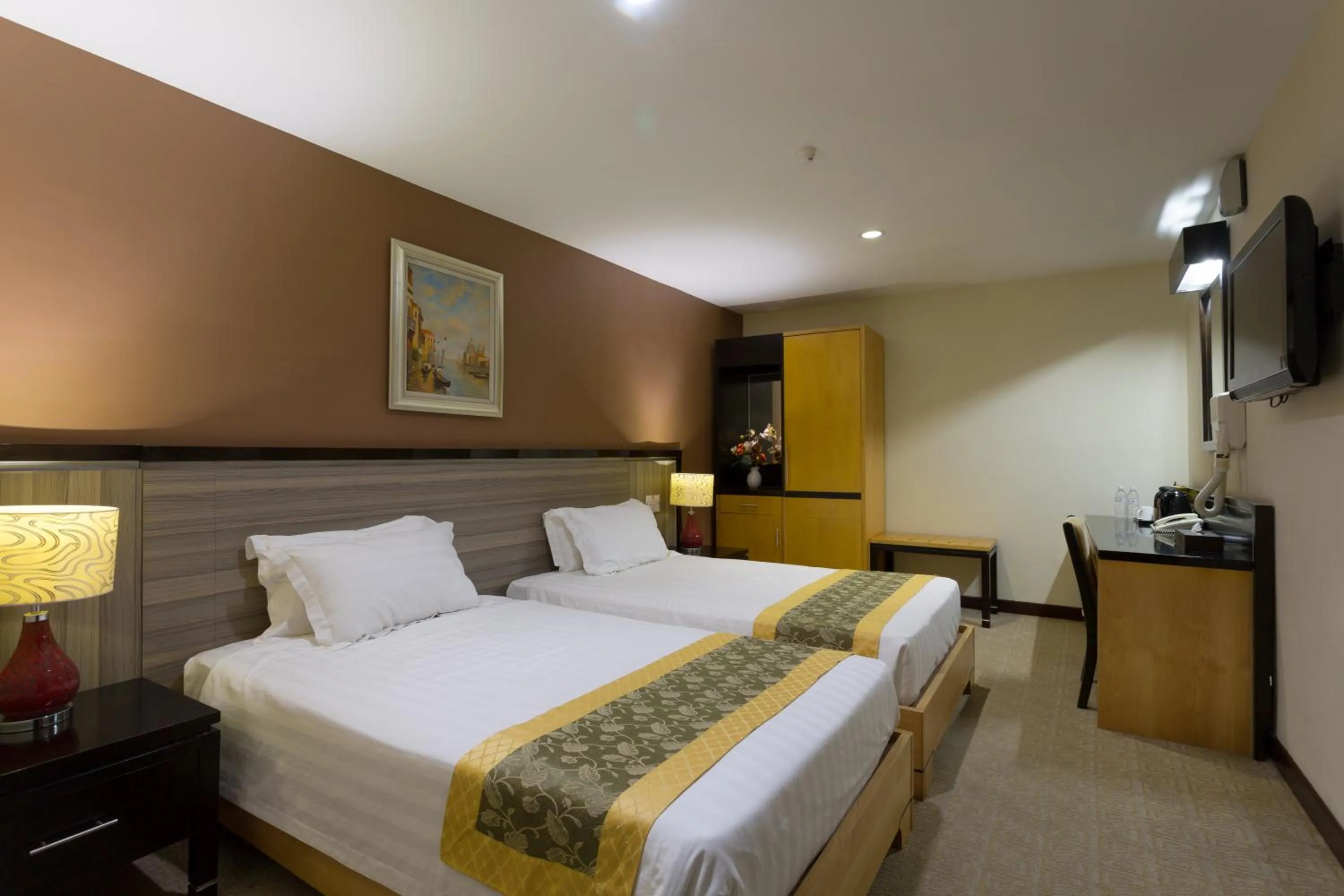  Deluxe Twin Room in Hallmark View Hotel
