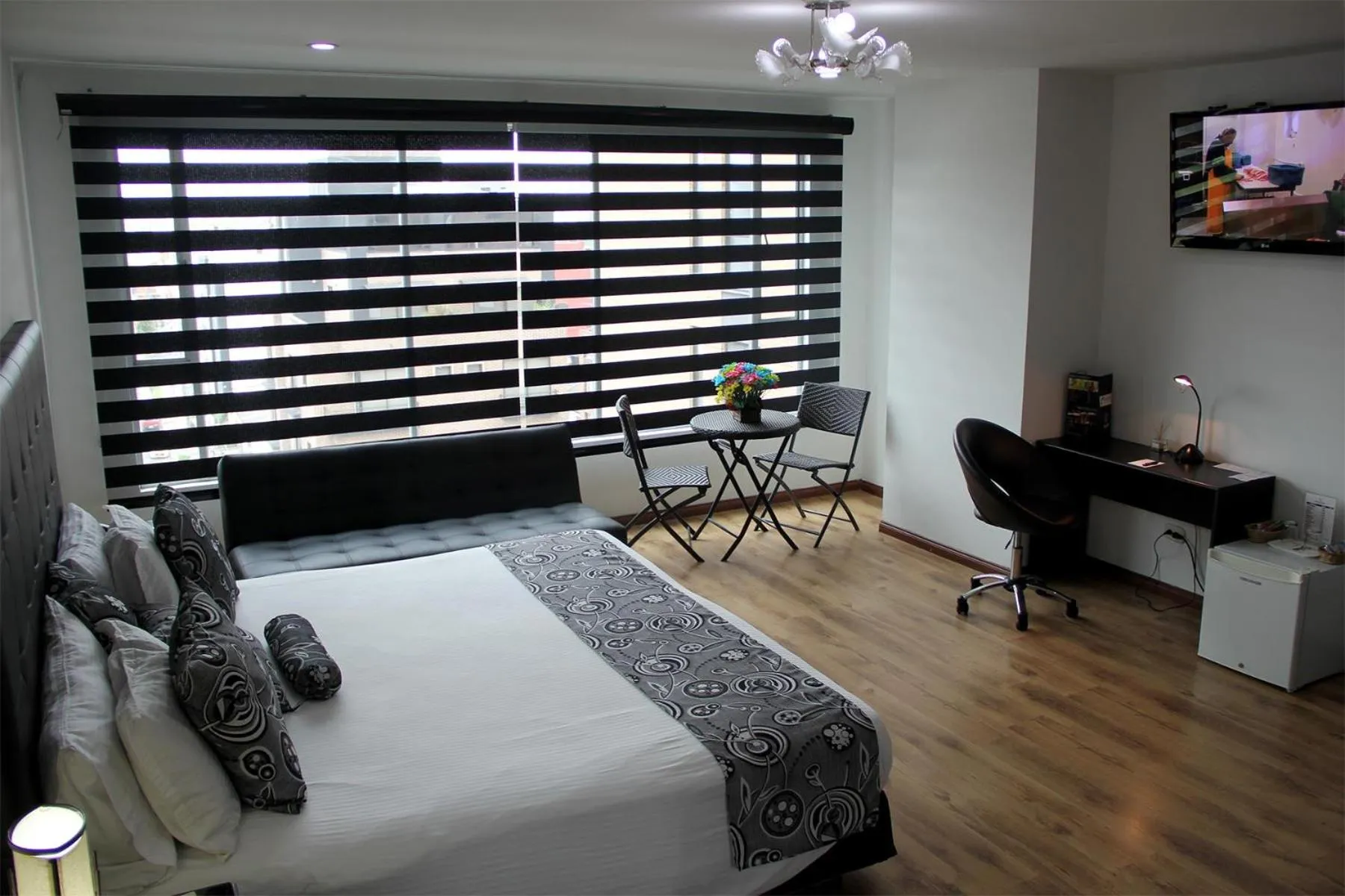 Queen Suite with Sofa Bed in Hotel Santafe Real