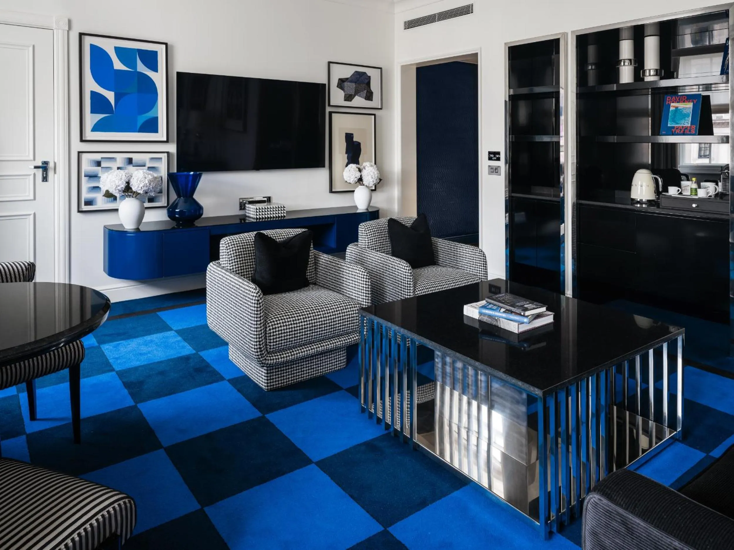 Prestige King Suite with Separate Living Room and Waterloo Place or Pall Mall View in Sofitel London St James