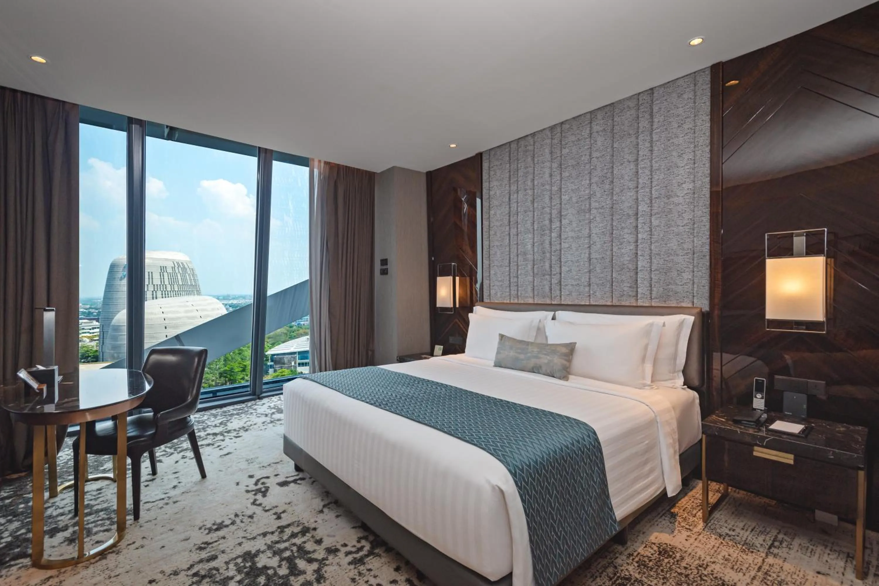 Executive Club King in JHL Solitaire Gading Serpong