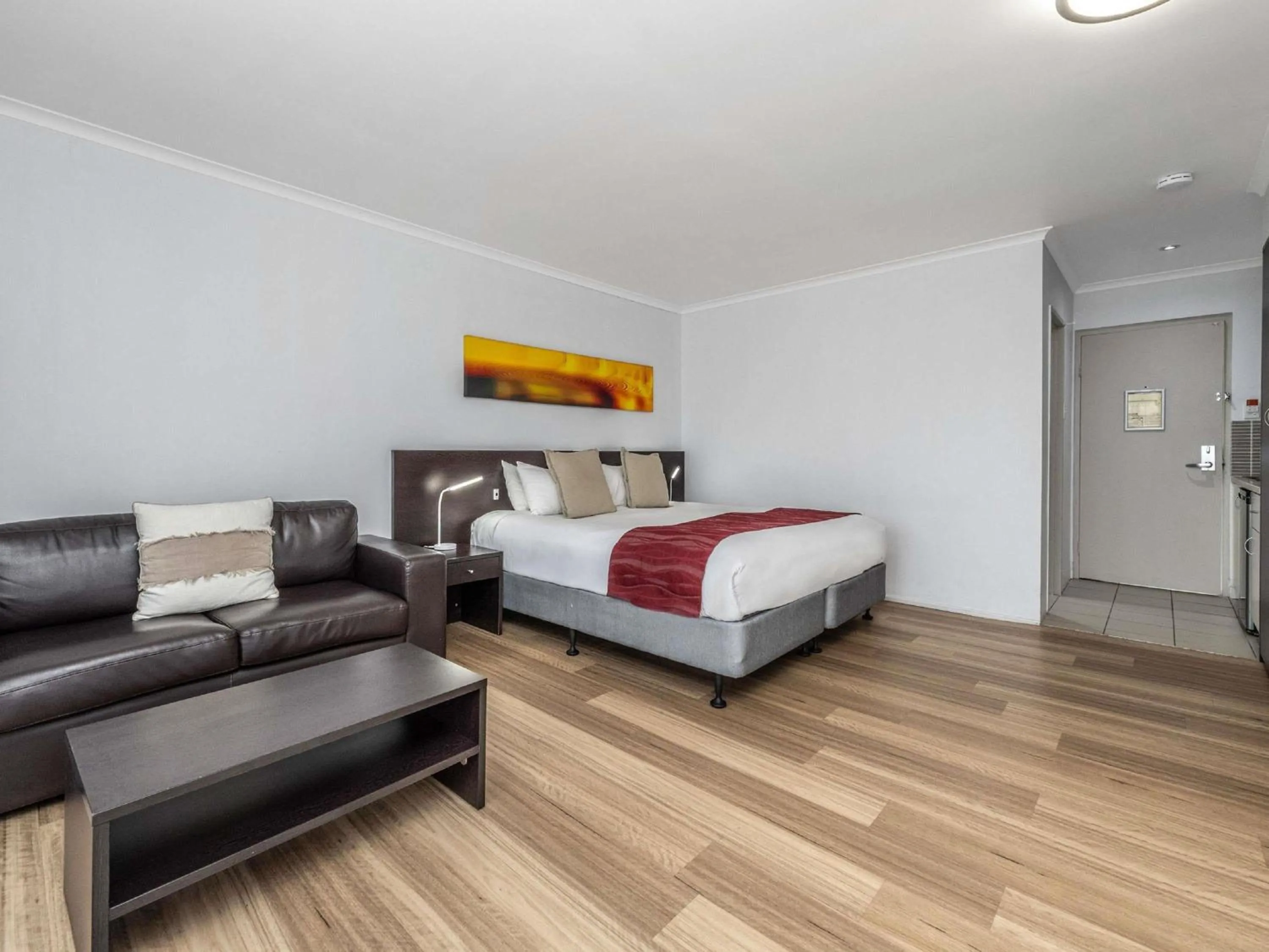 Deluxe King Room in Mercure Townsville