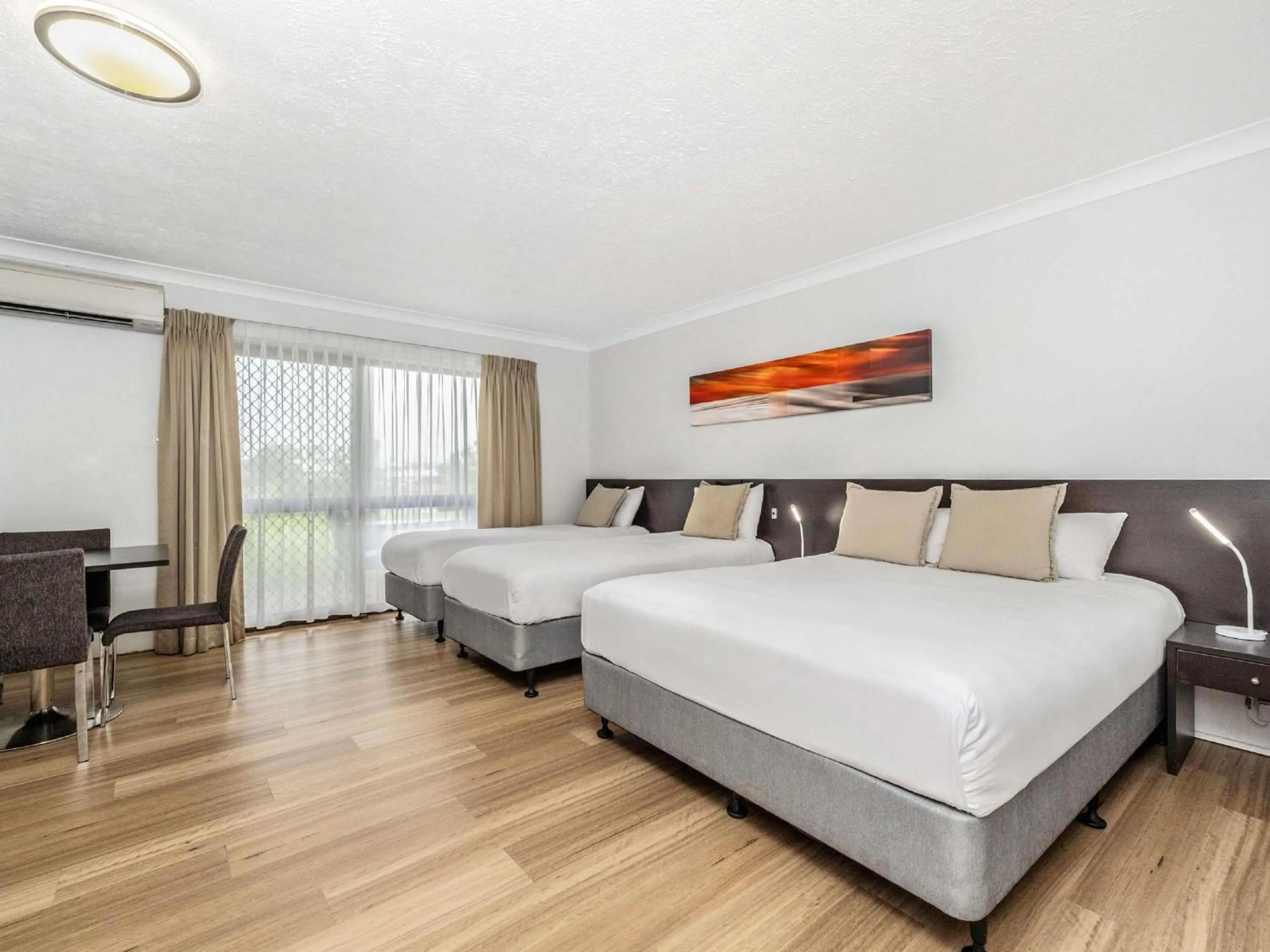 Family Room with Queen Bed in Mercure Townsville