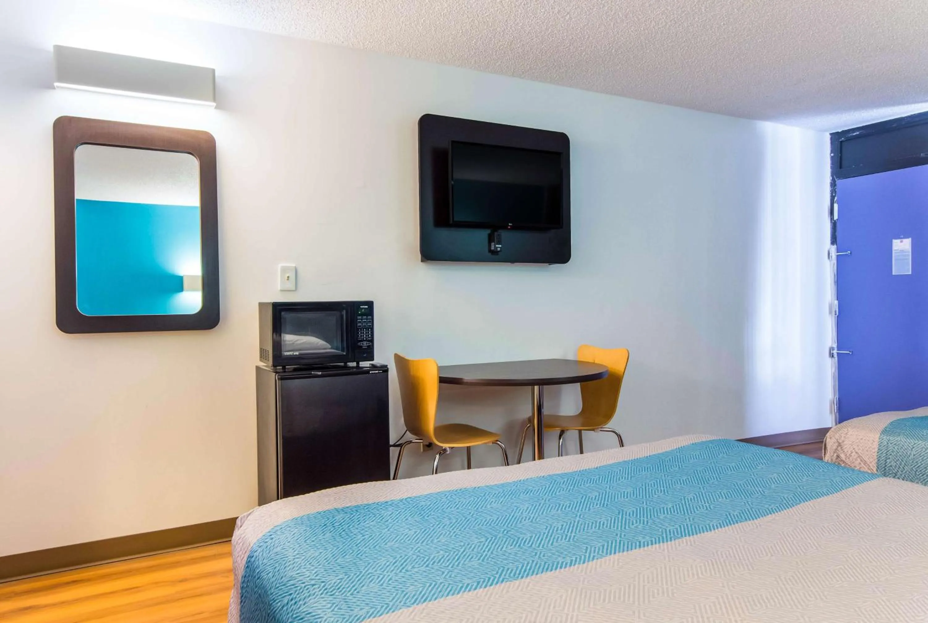 King Room - Disability Access - Non-Smoking in Motel-6 Lagrange Ga