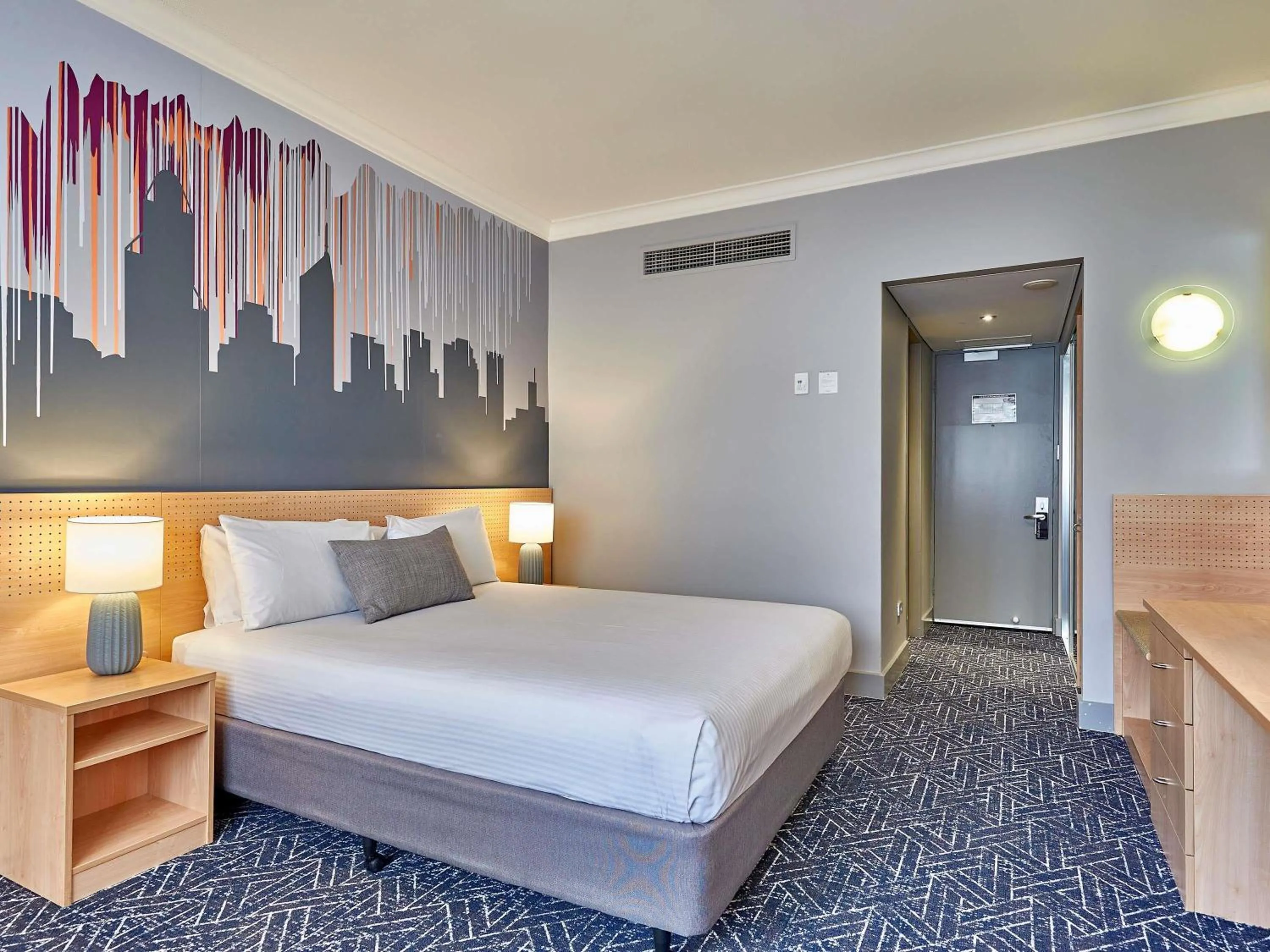 Classic Queen Room in Mercure Perth