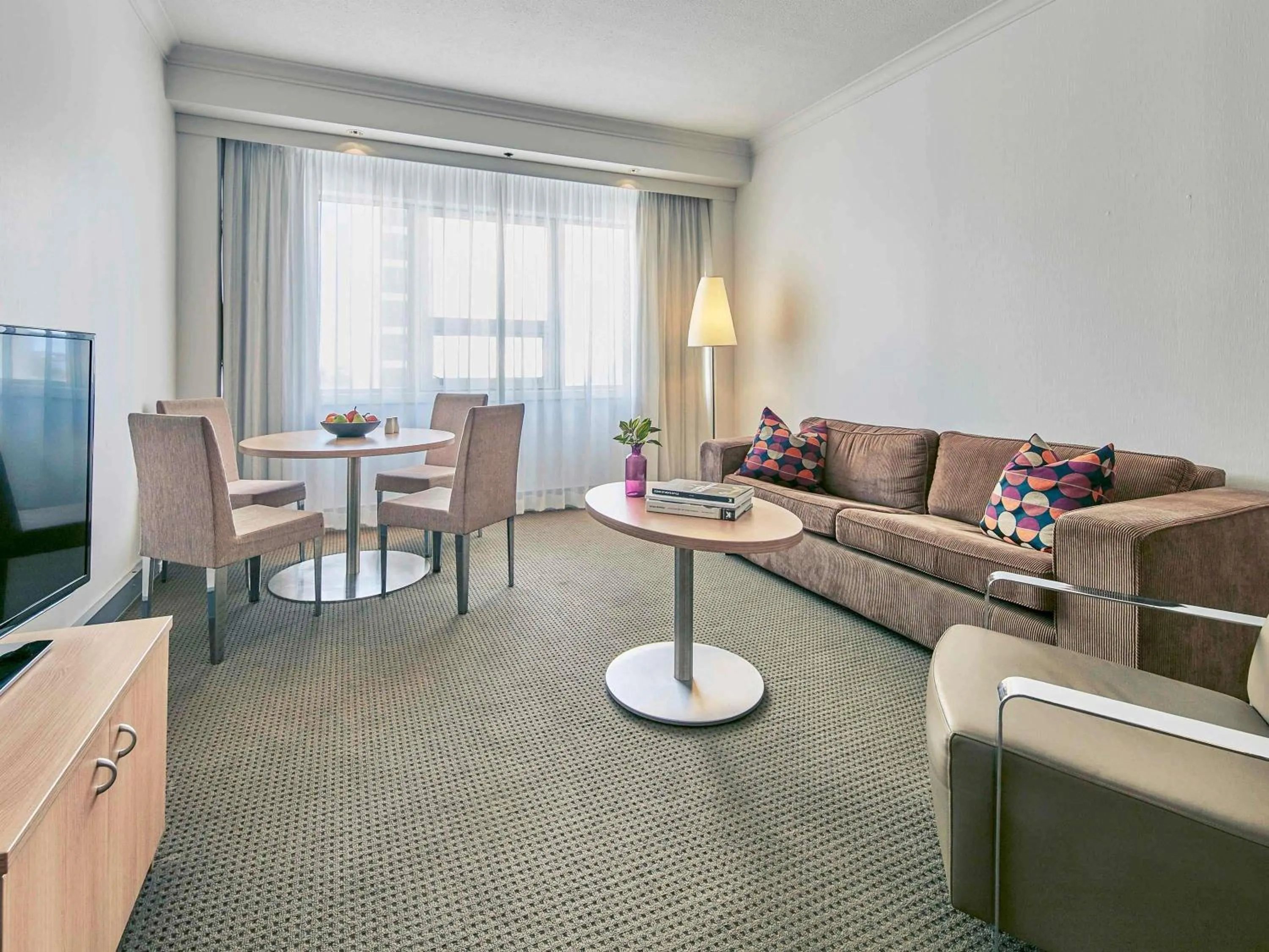 Privilege Queen Suite in Mercure Perth