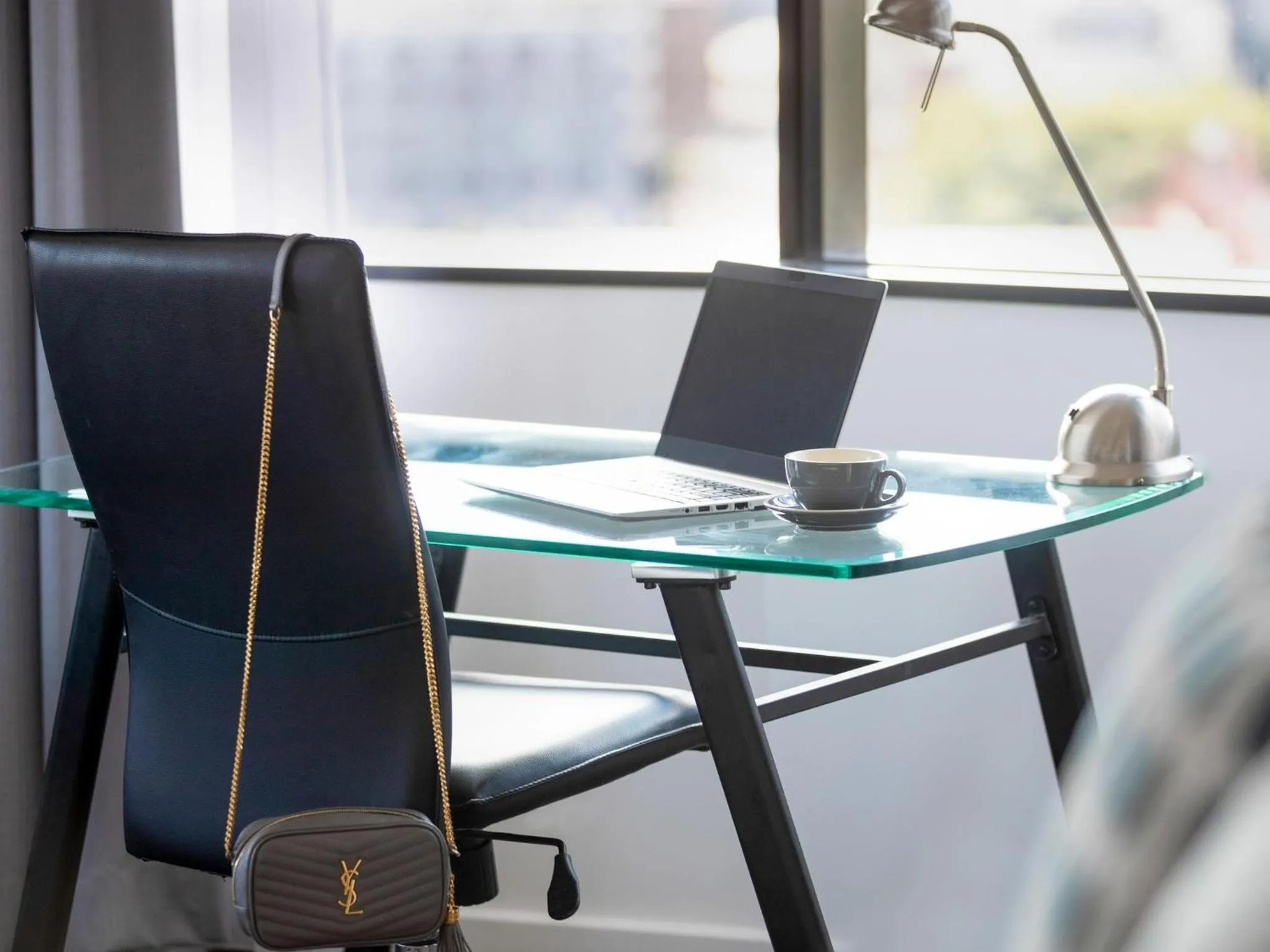 Standard King Room in Mercure Sydney