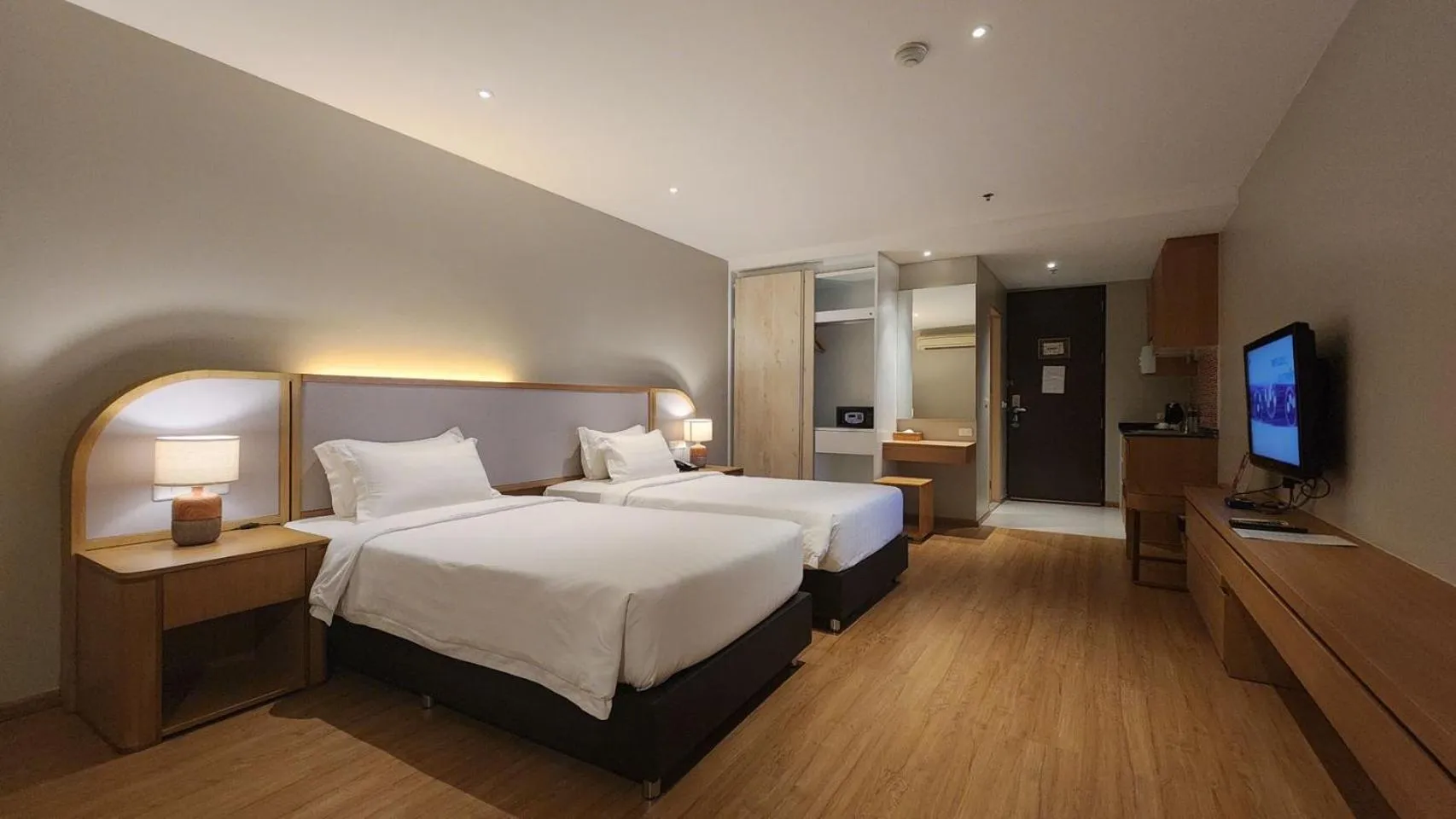 Deluxe Double or Twin Room in Brighton Hotel Bangkok