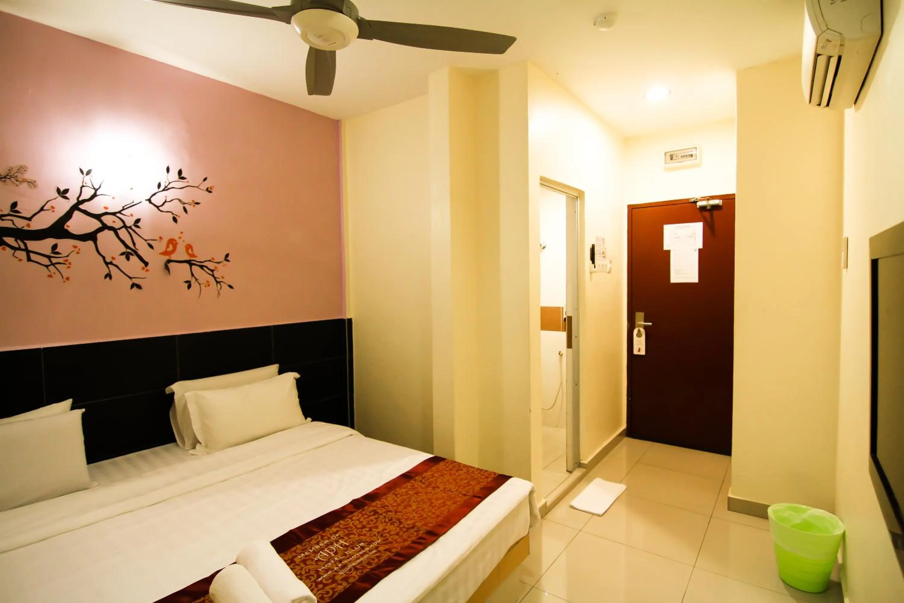 Deluxe King  - single occupancy in Hotel Seremban Jaya