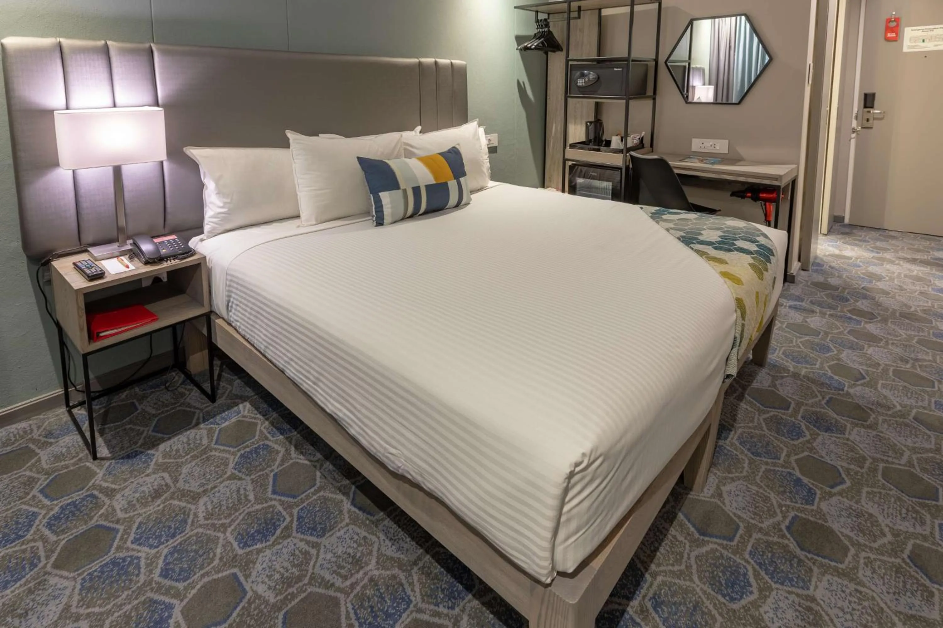 Standard Queen Room Non Smoking in StayEasy Mbombela