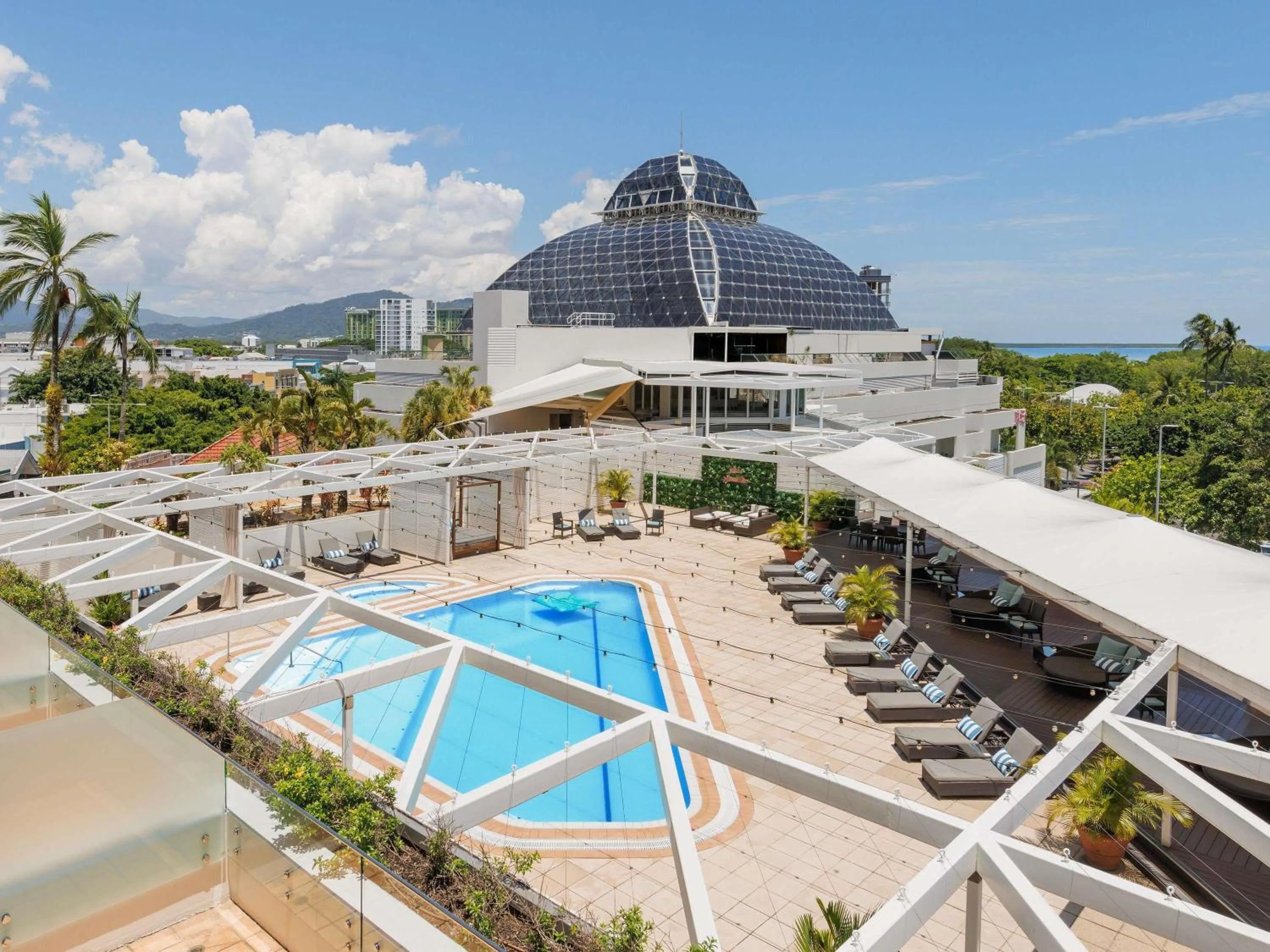 Deluxe Room with 1 King Size Bed and Spa Bath - Pool View with one drink voucher  in Pullman Reef Hotel Casino