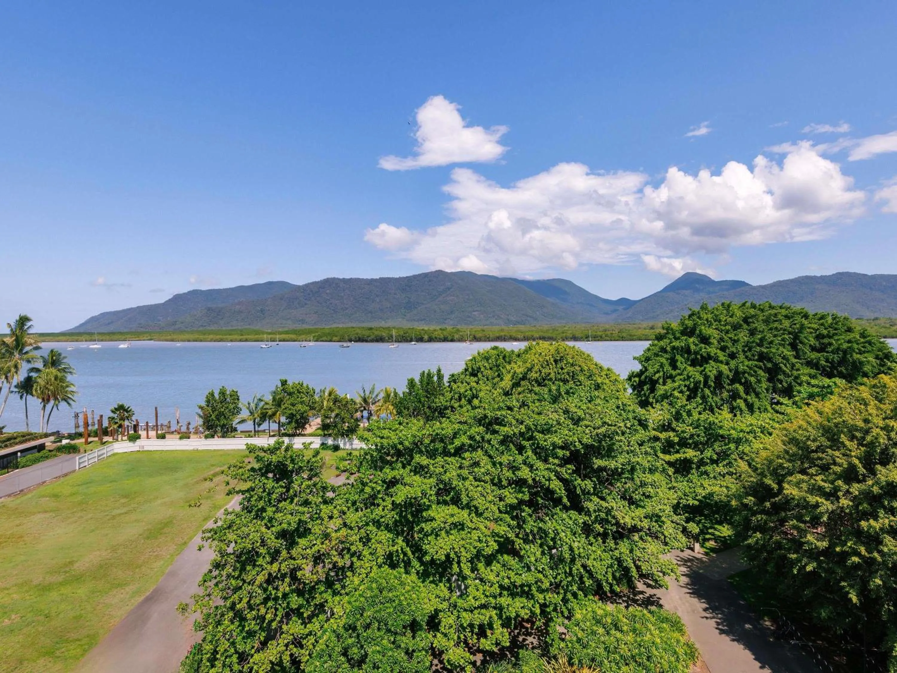 Premium Deluxe King Room with Water View and Single Spa with one drink voucher in Pullman Reef Hotel Casino