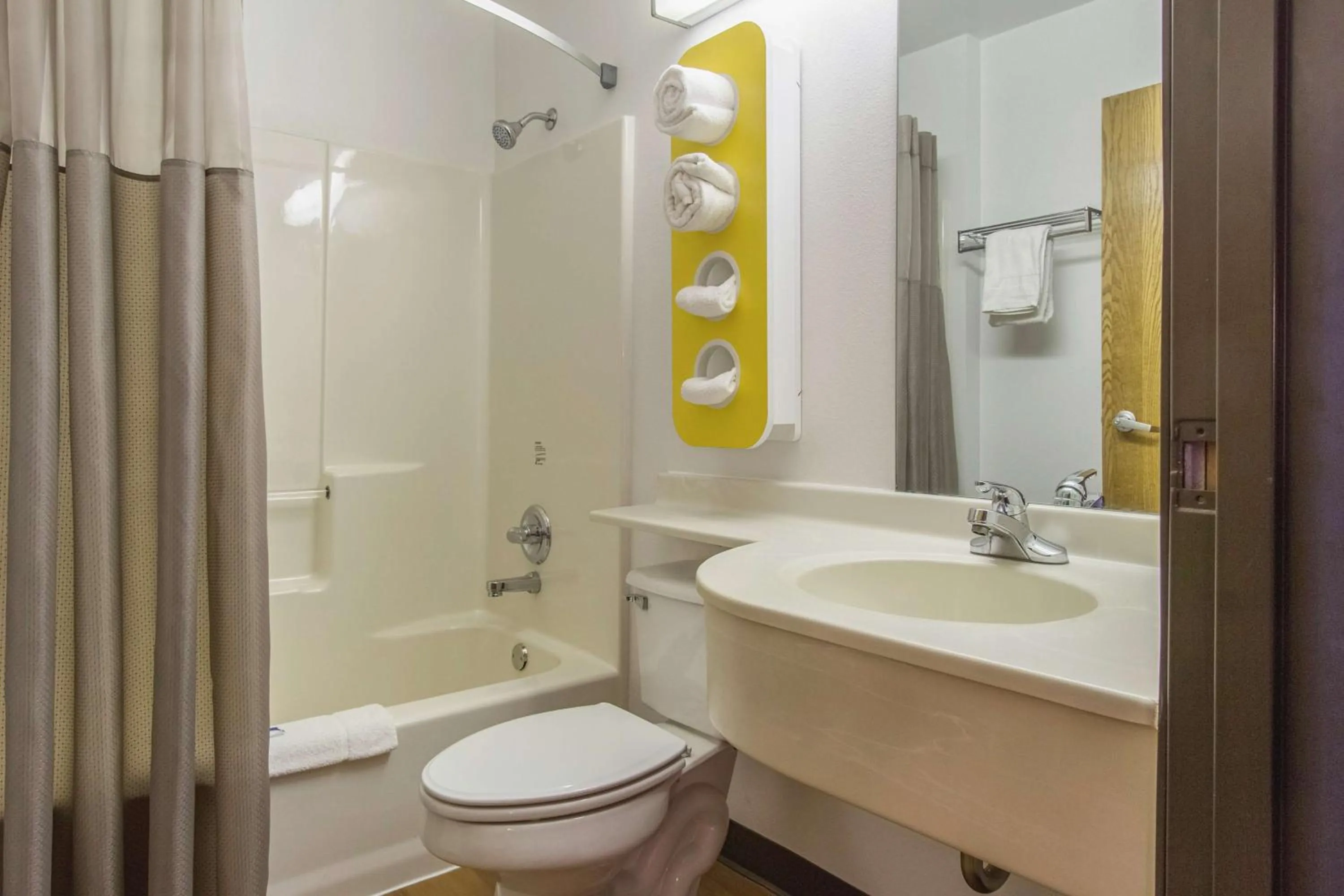 Queen Room with Two Queen Beds - single occupancy - Non-Smoking in Motel 6-Streetsboro, OH