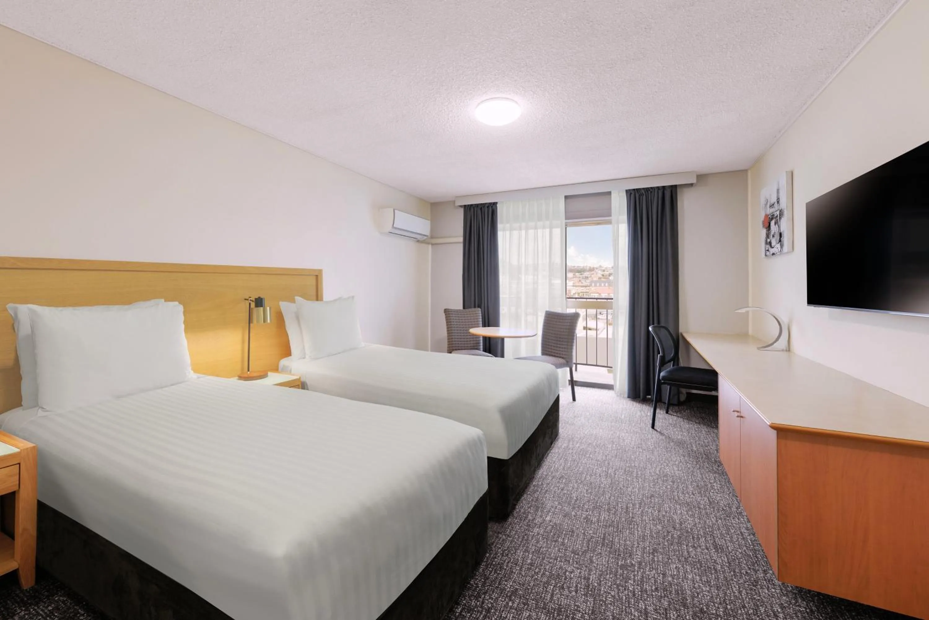 King or Twin Room with Balcony in Best Western Hobart
