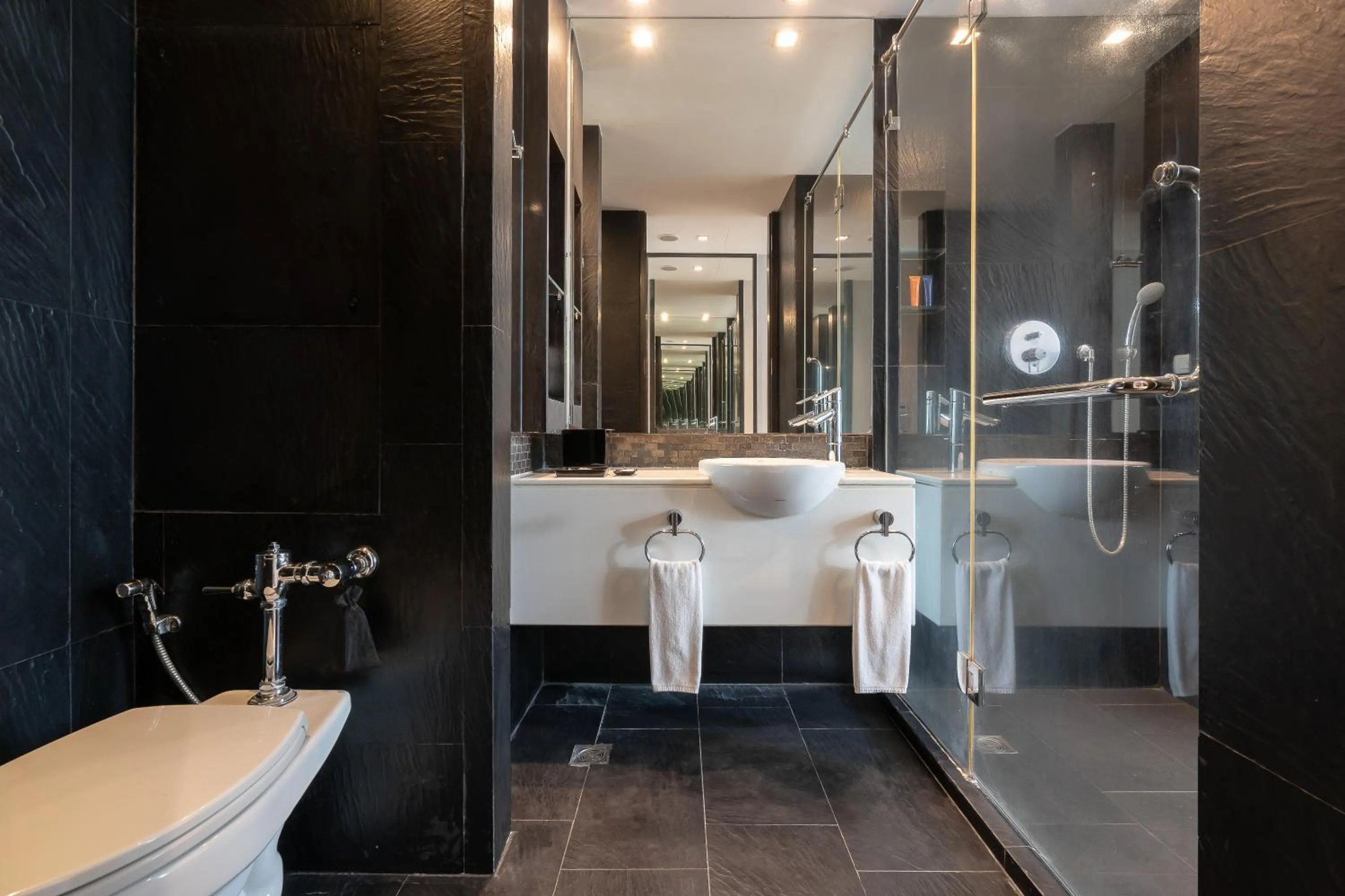 Studio Executive Twin in VIC 3 Bangkok Hotel