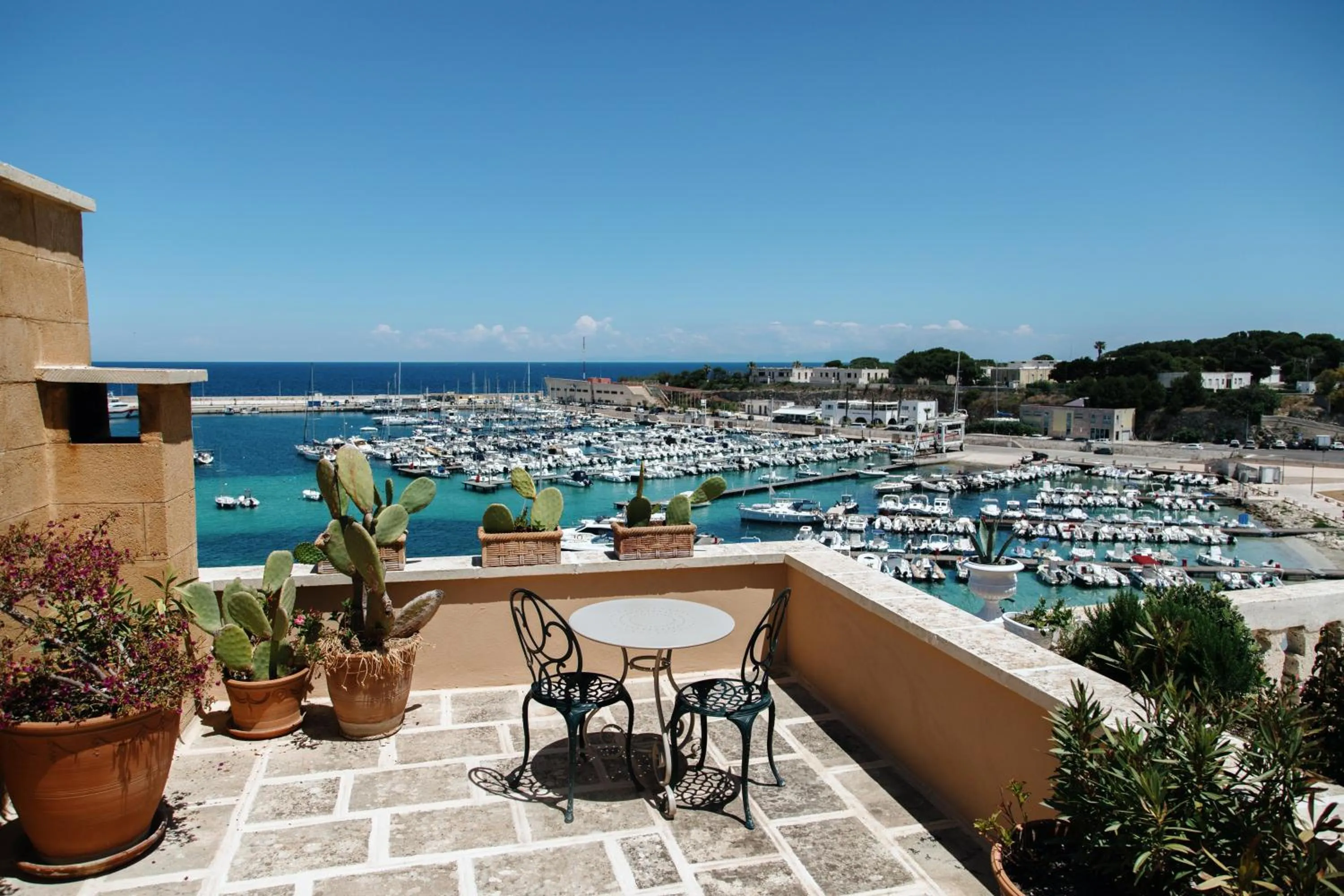 Deluxe Apartment with Terrace and Sea View in Palazzo De Mori