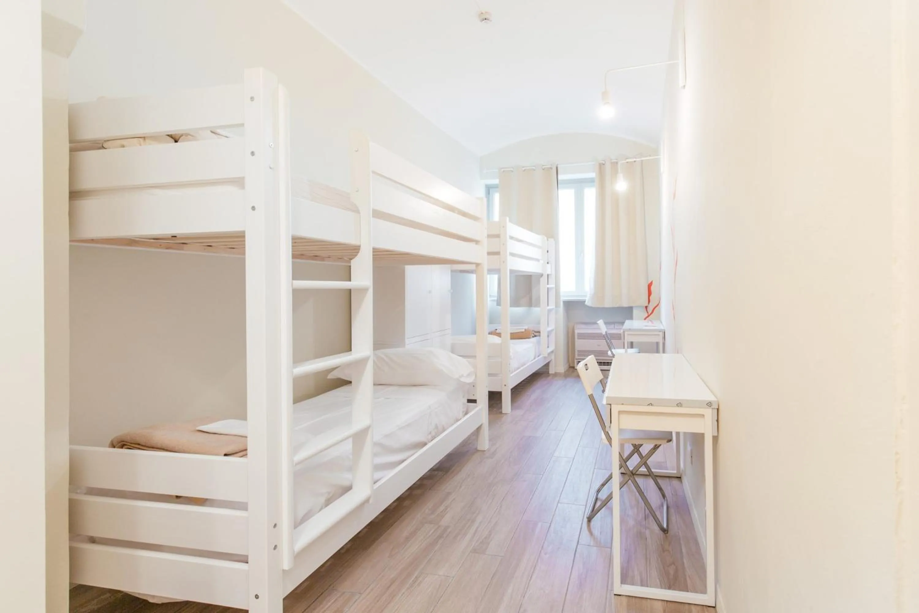 4-Bed Mixed Dormitory Room in Tomato Urban Retreat