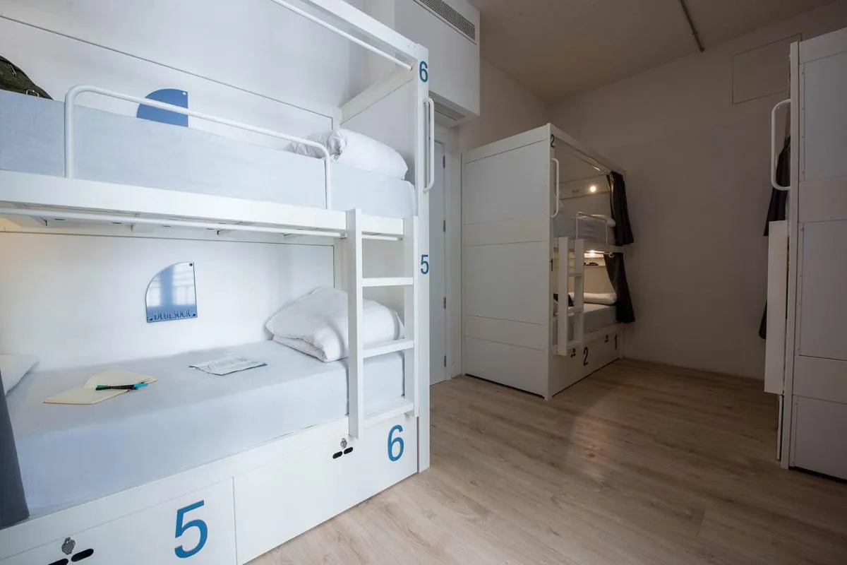 Bed in 6-Bed Mixed Dormitory Room in room00 Gran Vía Hostel