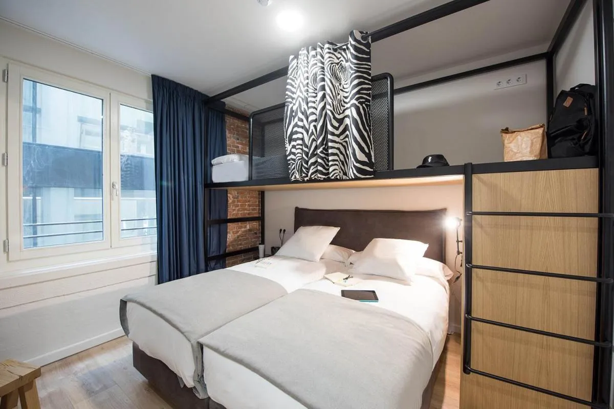 Budget Double Room in room00 Gran Vía Hostel