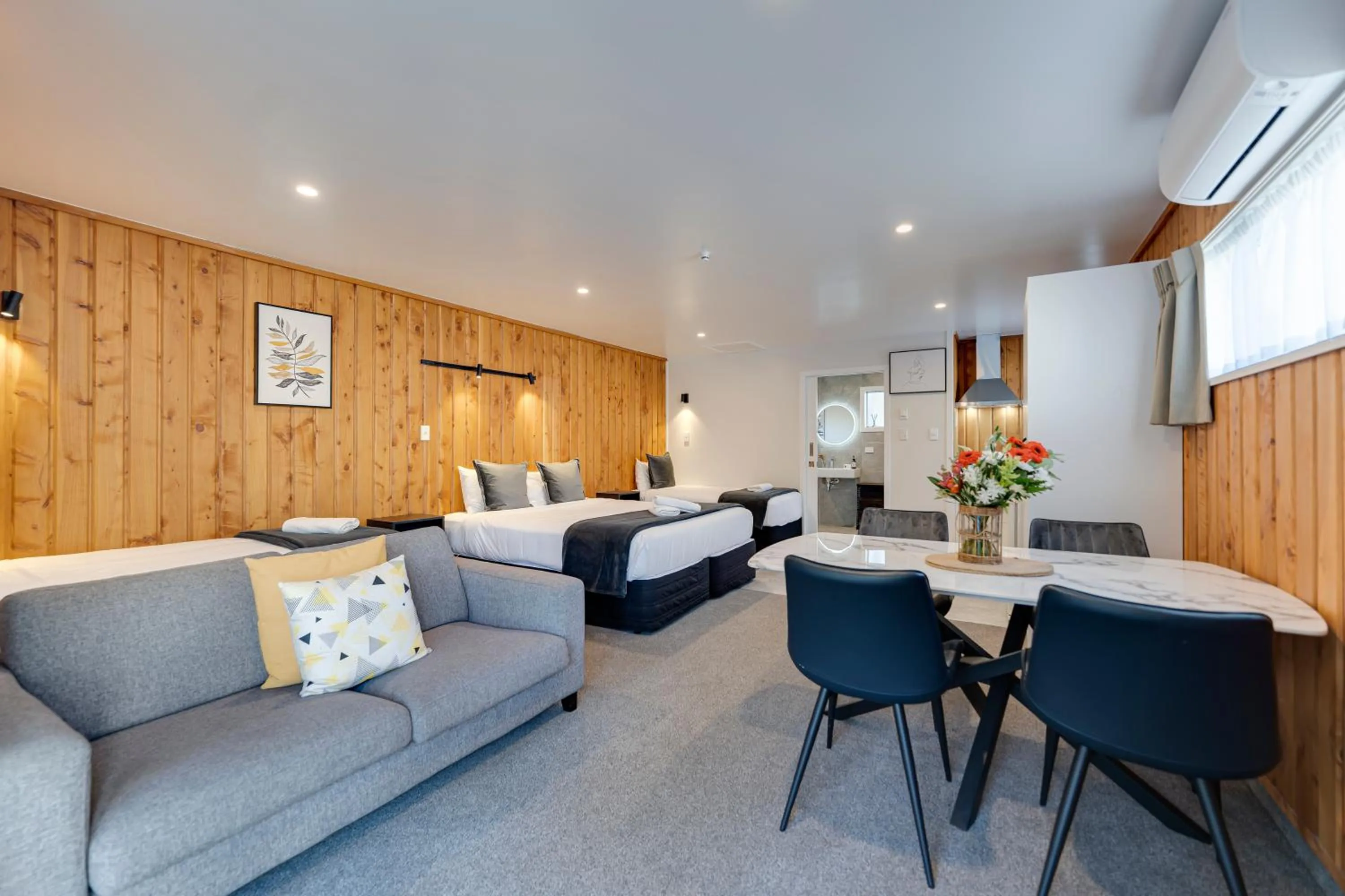 Superior Access Chalet in Archway Motels & Chalets