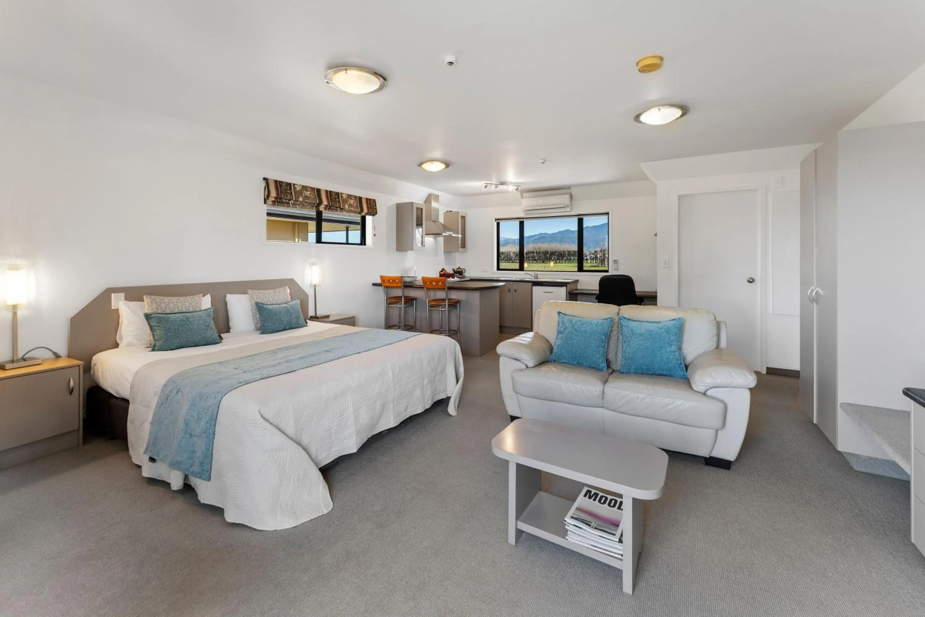 Luxury Suite with Spa Bath in Avalon Manor Motel