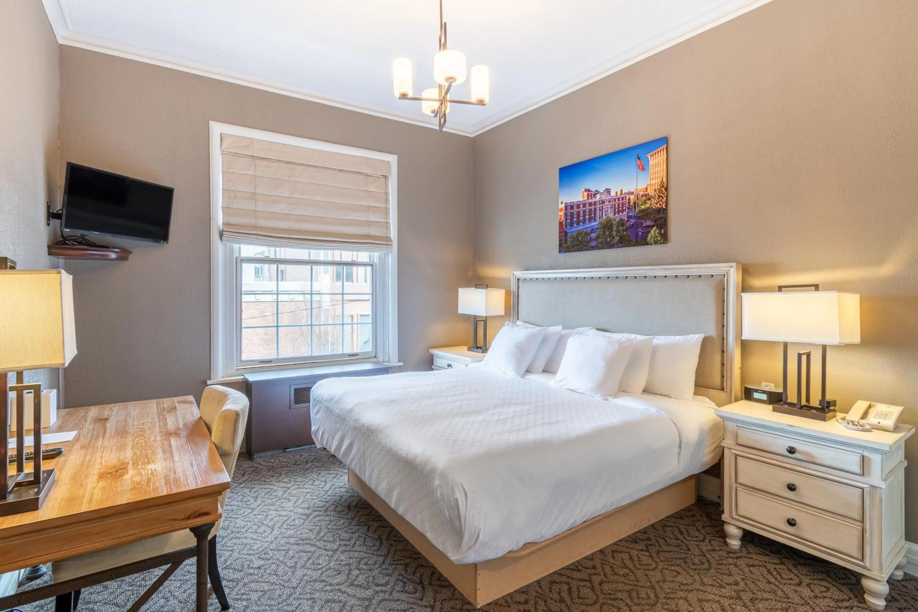 Deluxe King Room in Spokane Club Hotel