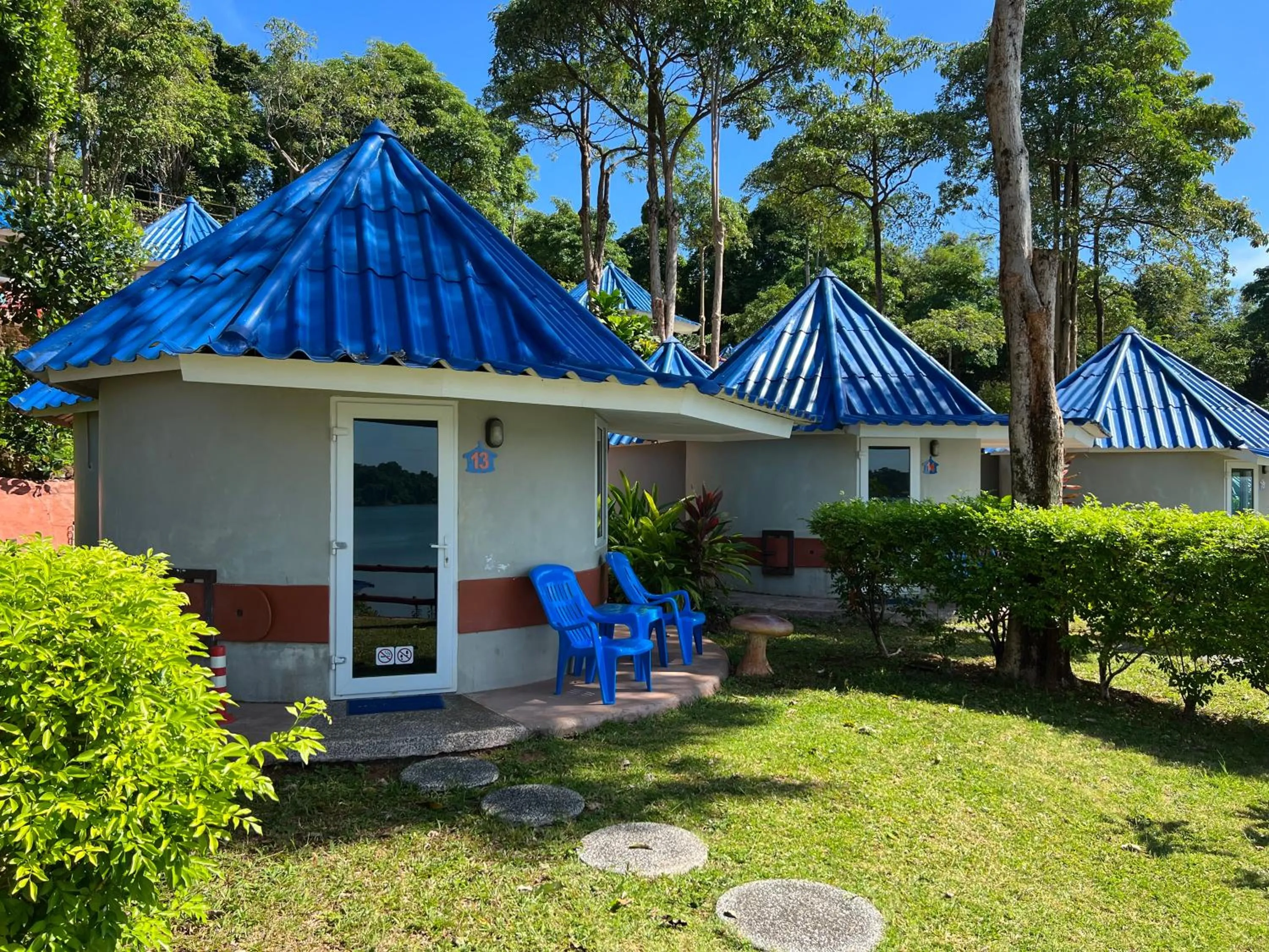 Bungalow with Sea View in Koh Mak Buri Hut Natural Resort