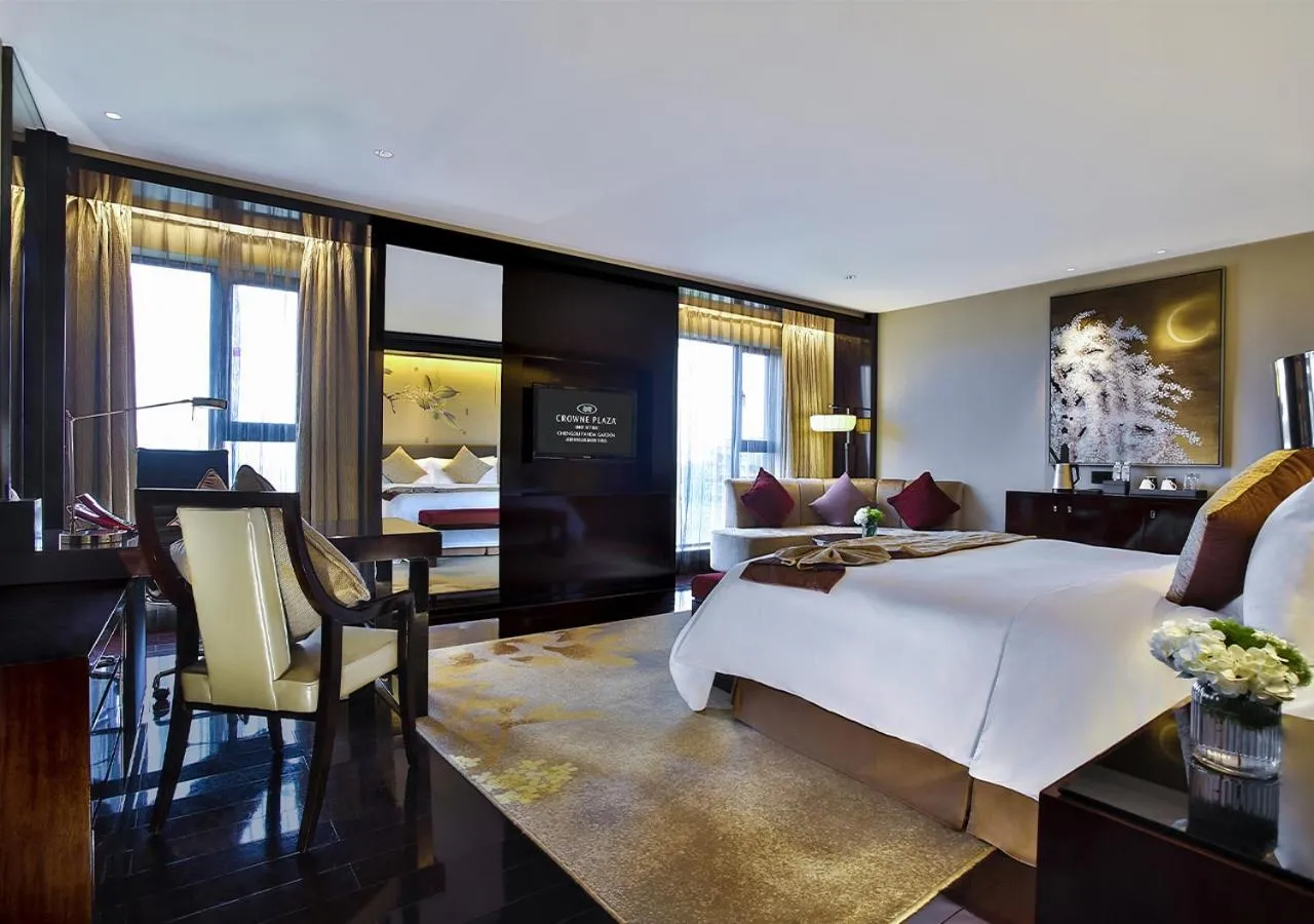 One-Bedroom Suite with Living and Dining Area in Crowne Plaza Chengdu Panda Garden by IHG