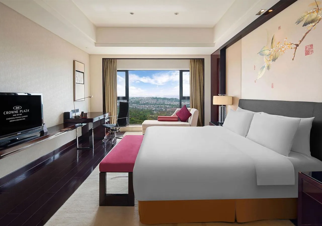 One-Bedroom Suite Lounge Access in Crowne Plaza Chengdu Panda Garden by IHG
