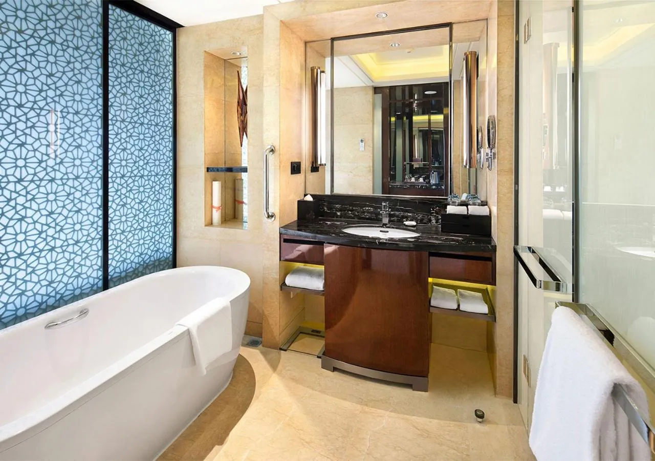 Standard King Room in Crowne Plaza Chengdu Panda Garden by IHG