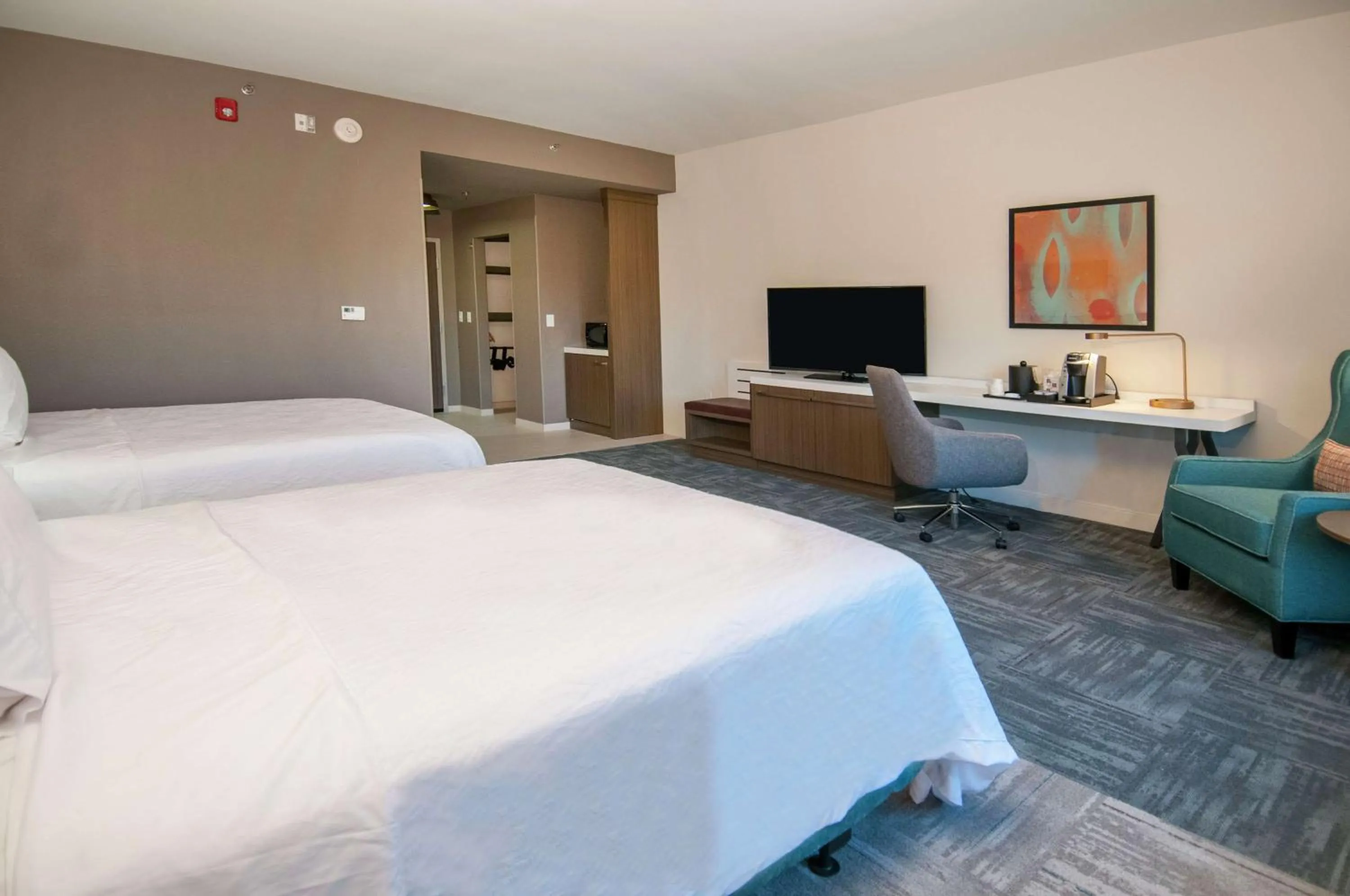 Double Room with Bath Tub - Mobility/Hearing Accessible in Hilton Garden Inn Jackson/Clinton