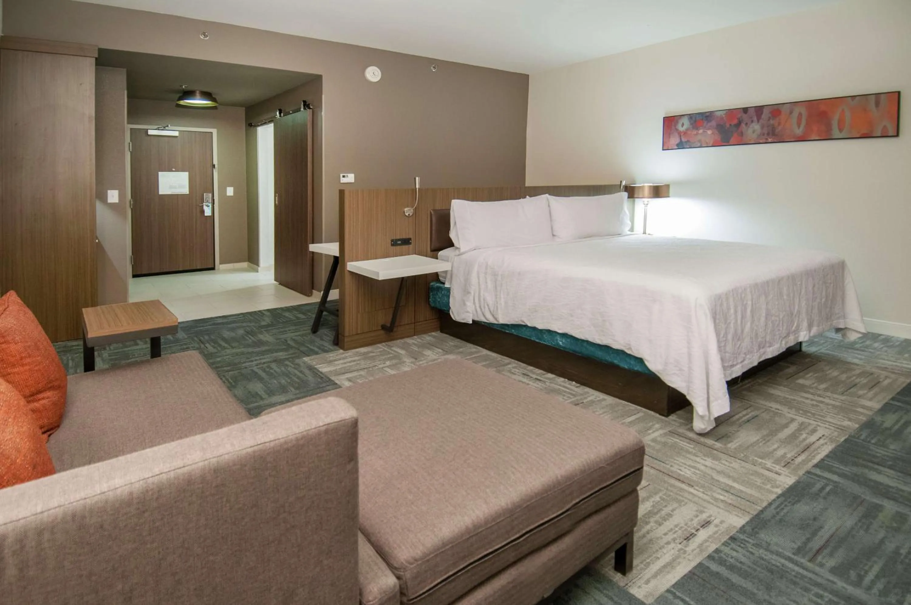 King Room with Whirlpool in Hilton Garden Inn Jackson/Clinton