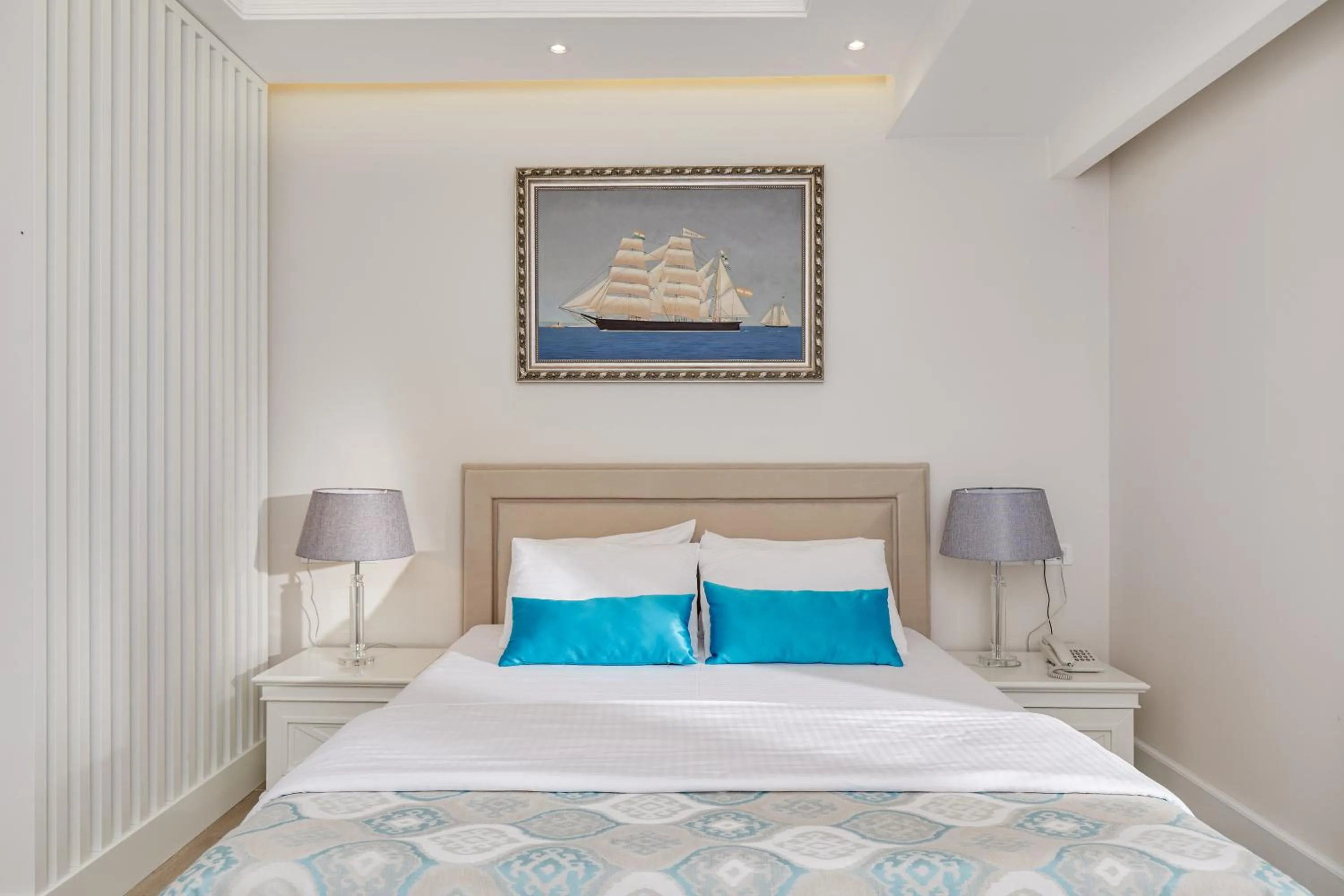 Deluxe Suite with Balcony and Sea View in Hotel Libertas