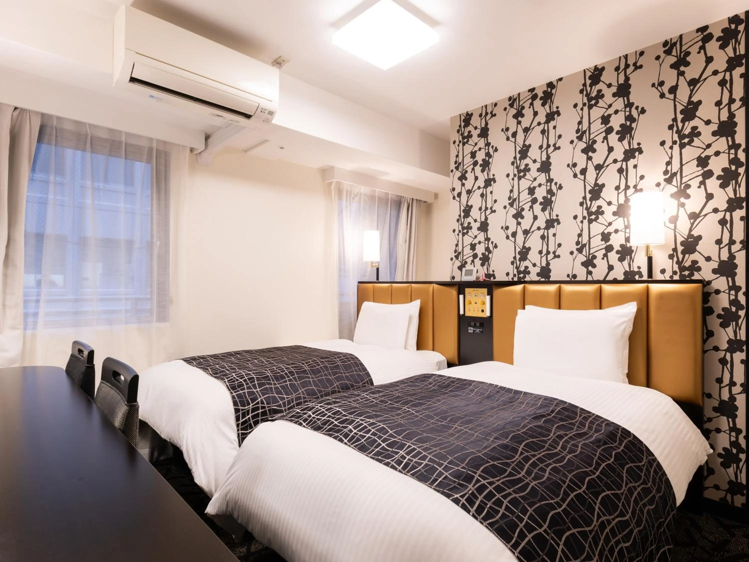 Standard Twin Room in APA Hotel Osaka Tanimachi 4chome Ekimae Kita