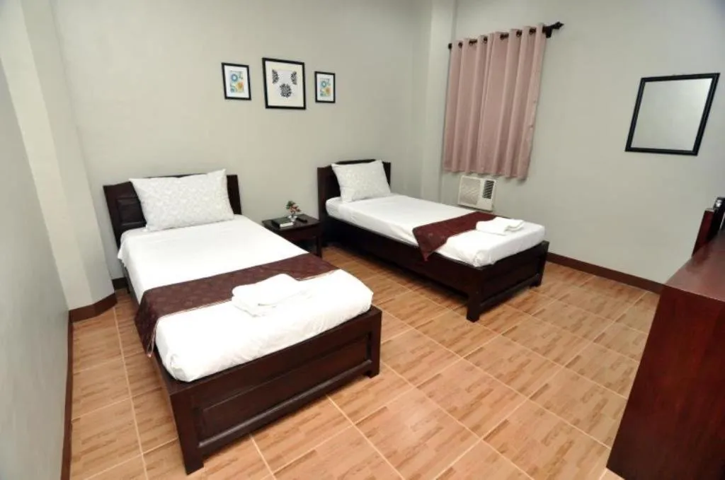 Standard Twin Room in Harbour Gardens Tourist Inn