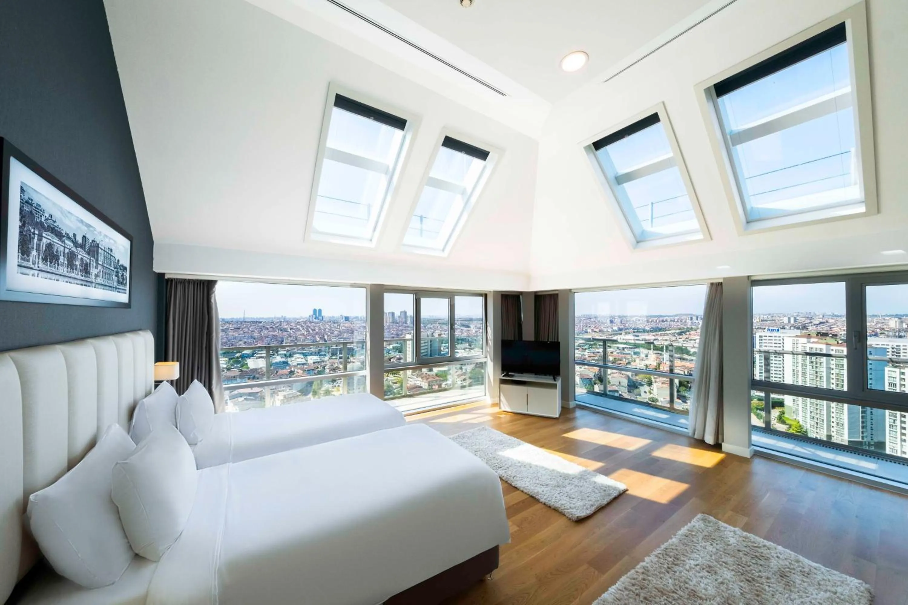 Three-Bedroom Penthouse in Radisson Residences Avrupa TEM Istanbul
